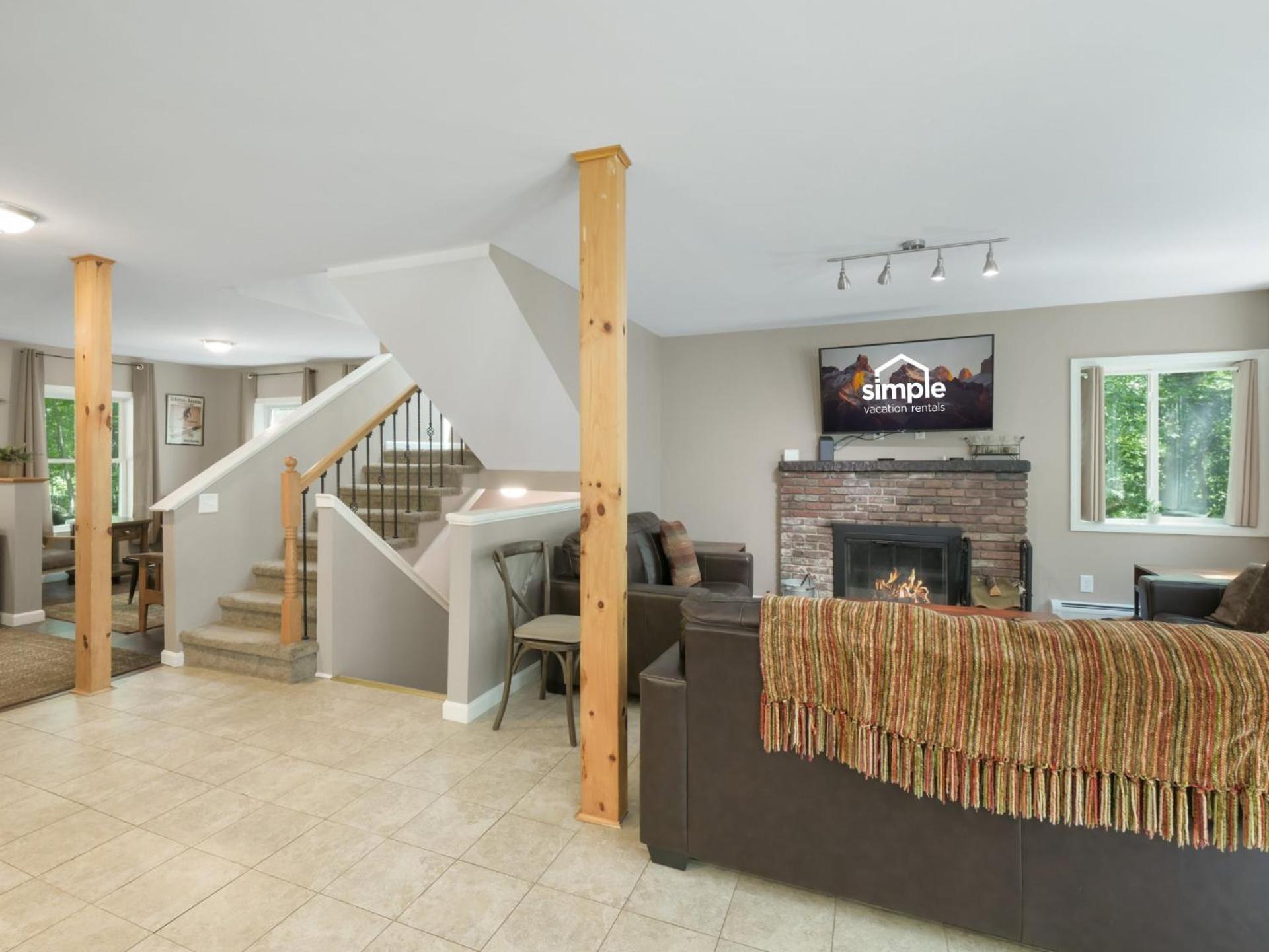 Killington Terrace Lodge - Spacious 5BR Killington Home with 2 Kitchens, Game Room & Pet Friendly
