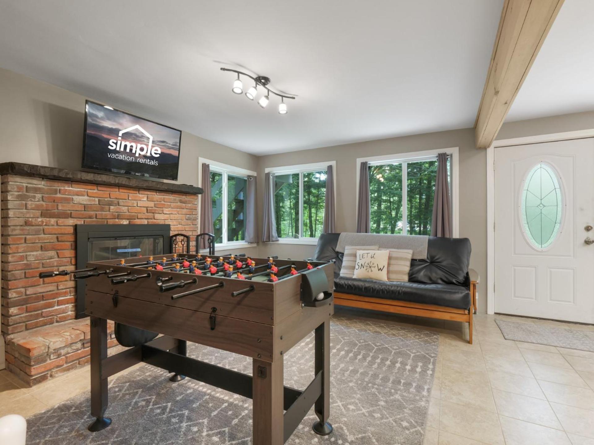 Killington Terrace Lodge - Spacious 5BR Killington Home with 2 Kitchens, Game Room & Pet Friendly