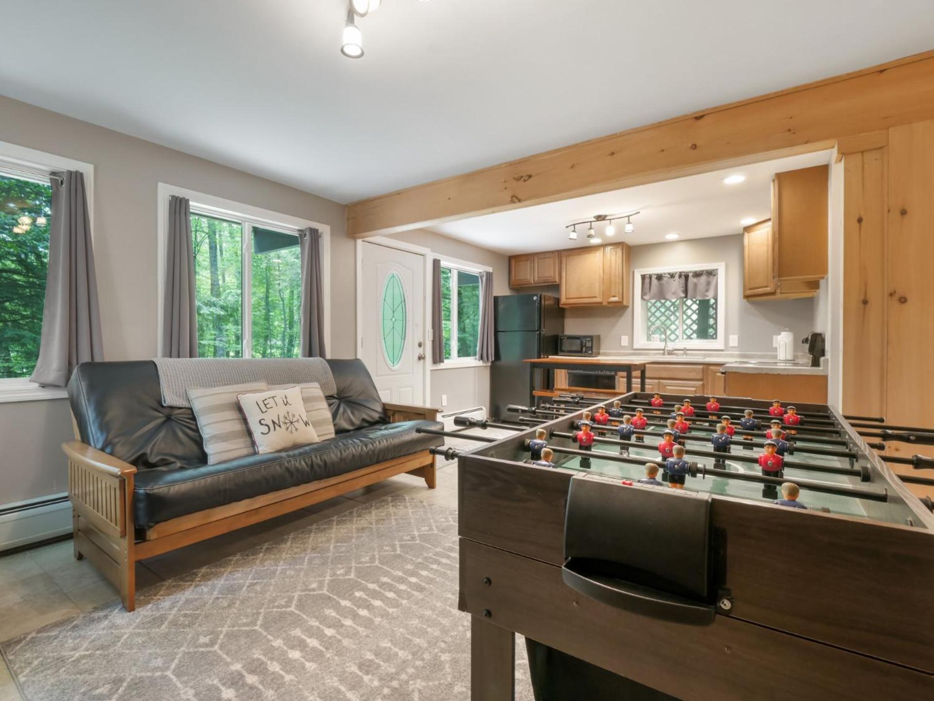 Killington Terrace Lodge - Spacious 5BR Killington Home with 2 Kitchens, Game Room & Pet Friendly