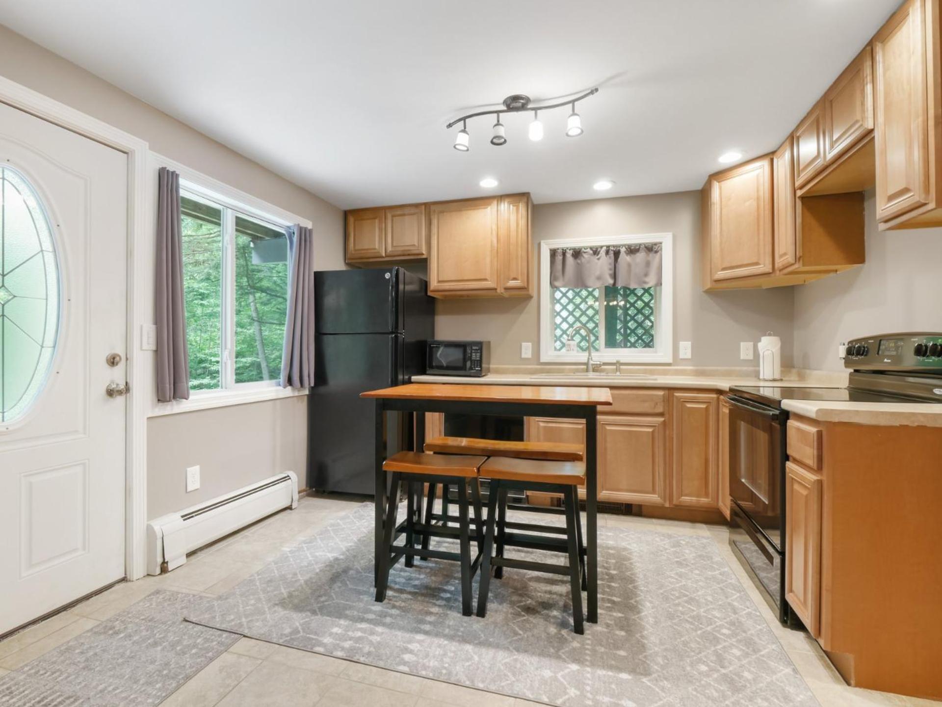 Killington Terrace Lodge - Spacious 5BR Killington Home with 2 Kitchens, Game Room & Pet Friendly