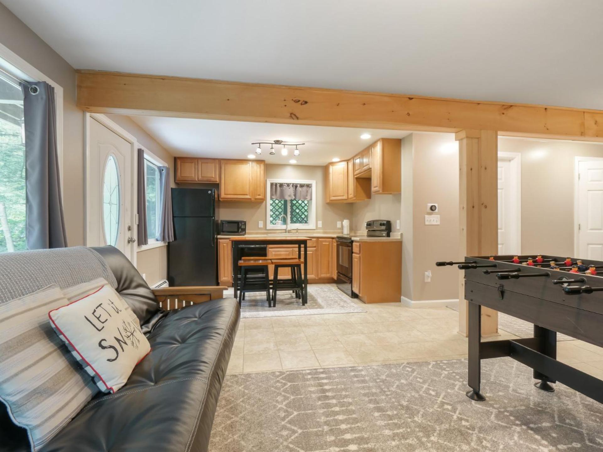 Killington Terrace Lodge - Spacious 5BR Killington Home with 2 Kitchens, Game Room & Pet Friendly