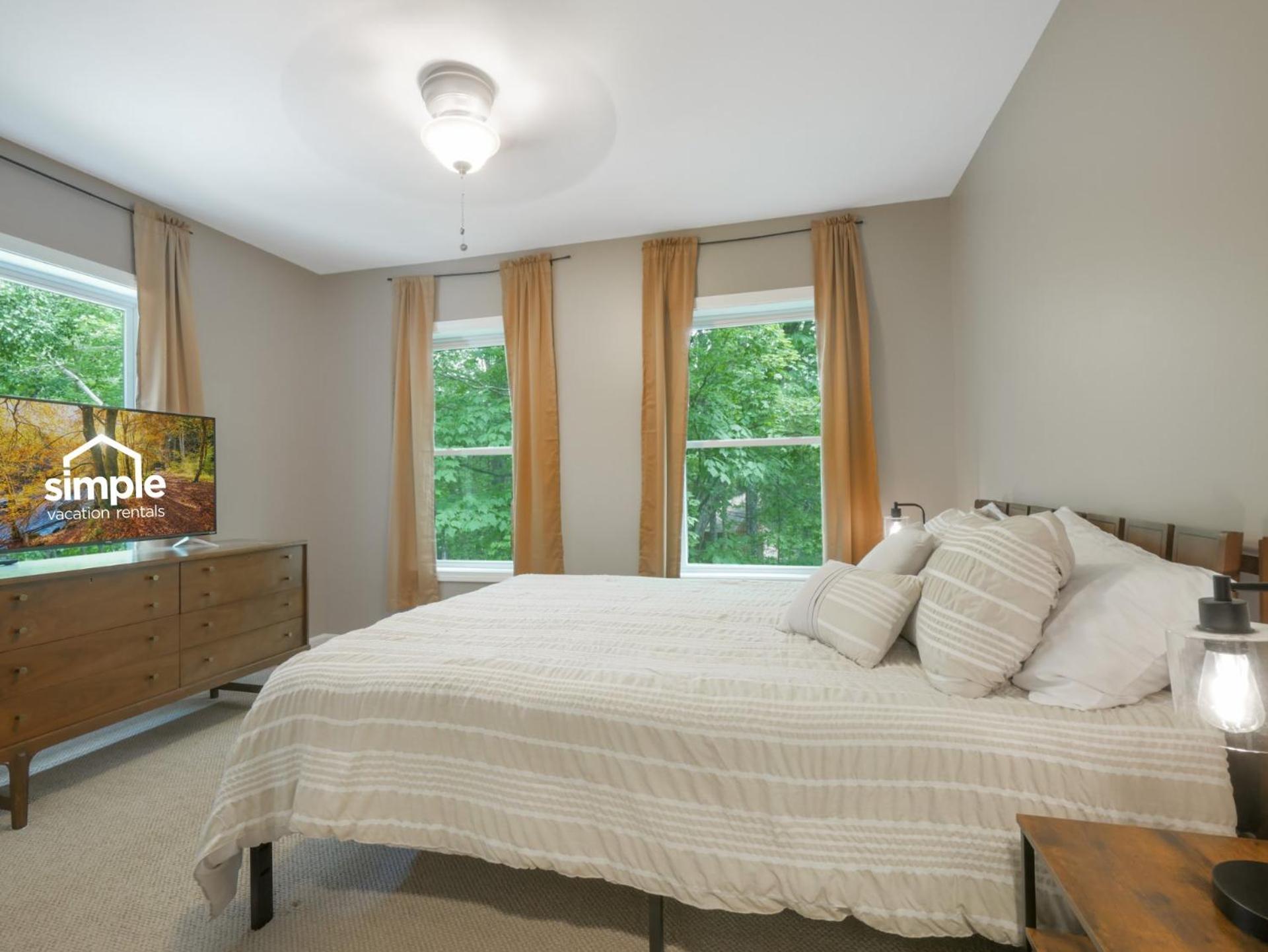 Killington Terrace Lodge - Spacious 5BR Killington Home with 2 Kitchens, Game Room & Pet Friendly