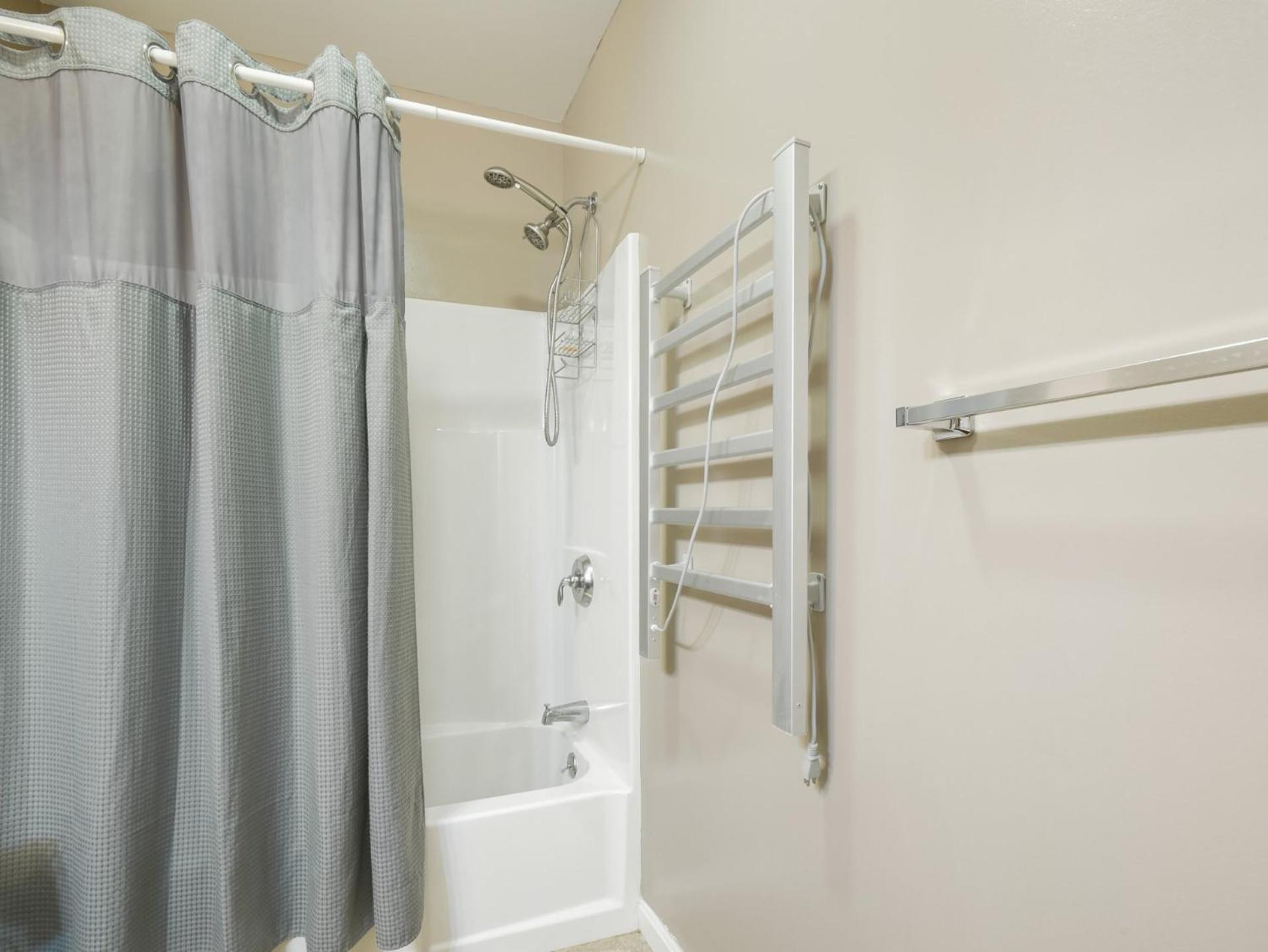 Killington Terrace Lodge - Spacious 5BR Killington Home with 2 Kitchens, Game Room & Pet Friendly
