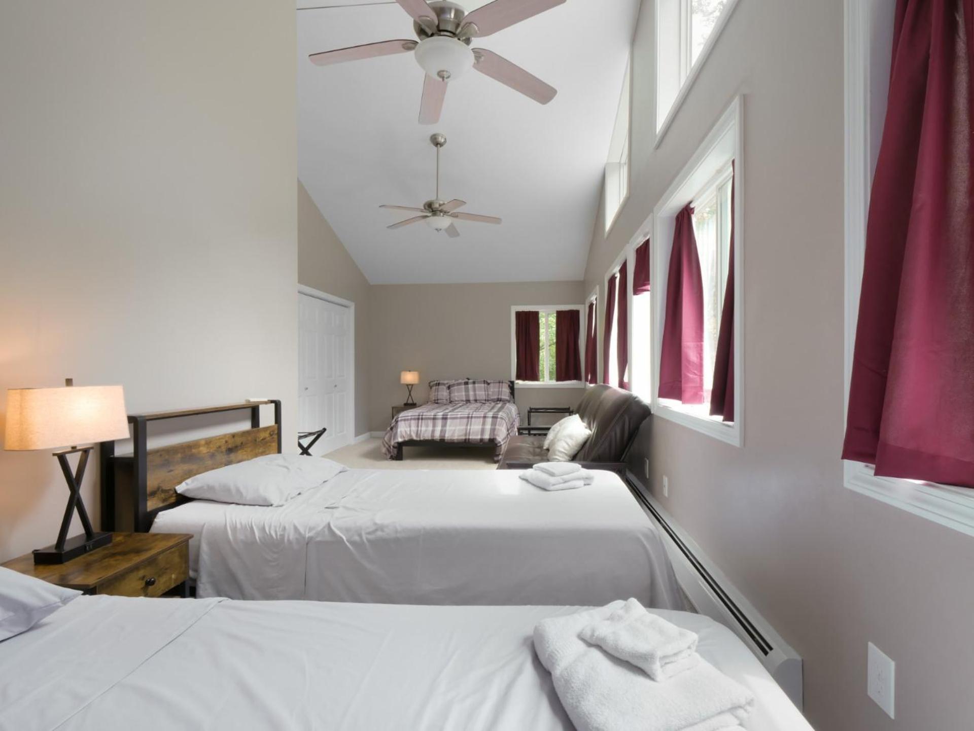 Killington Terrace Lodge - Spacious 5BR Killington Home with 2 Kitchens, Game Room & Pet Friendly