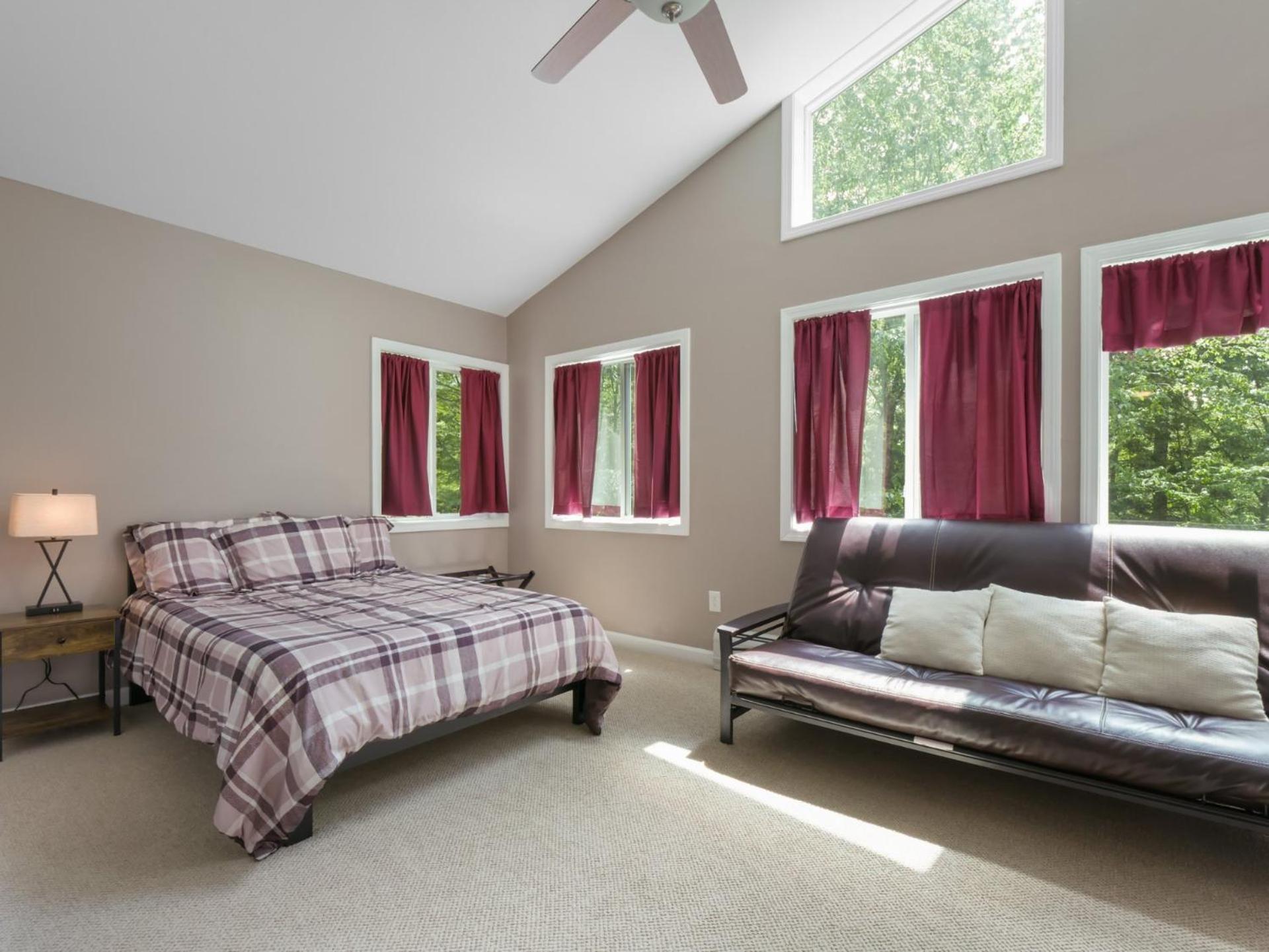 Killington Terrace Lodge - Spacious 5BR Killington Home with 2 Kitchens, Game Room & Pet Friendly
