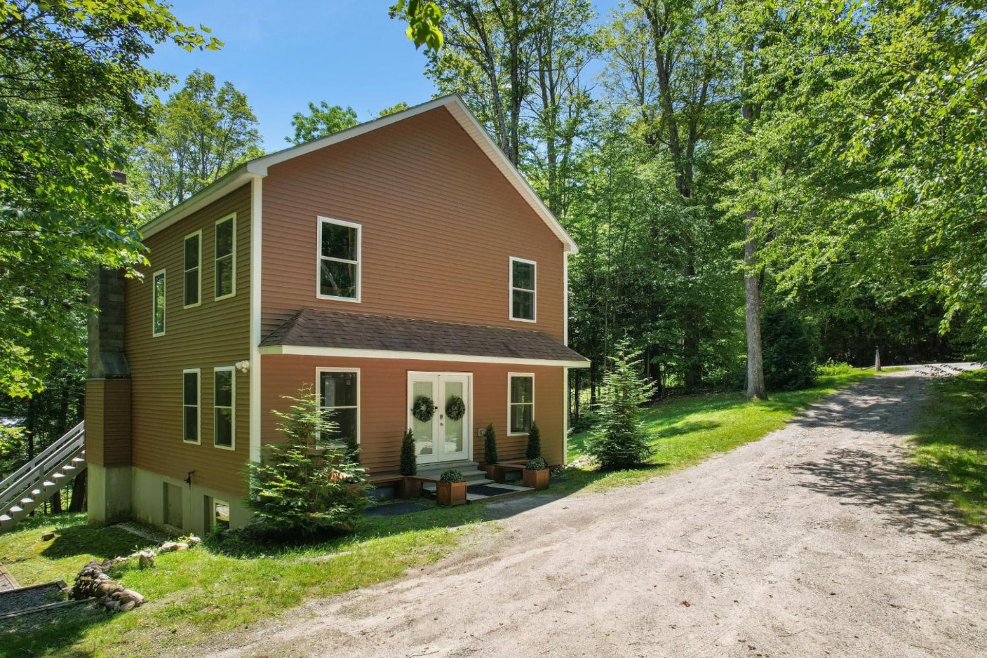 Killington Terrace Lodge - Spacious 5BR Killington Home with 2 Kitchens, Game Room & Pet Friendly