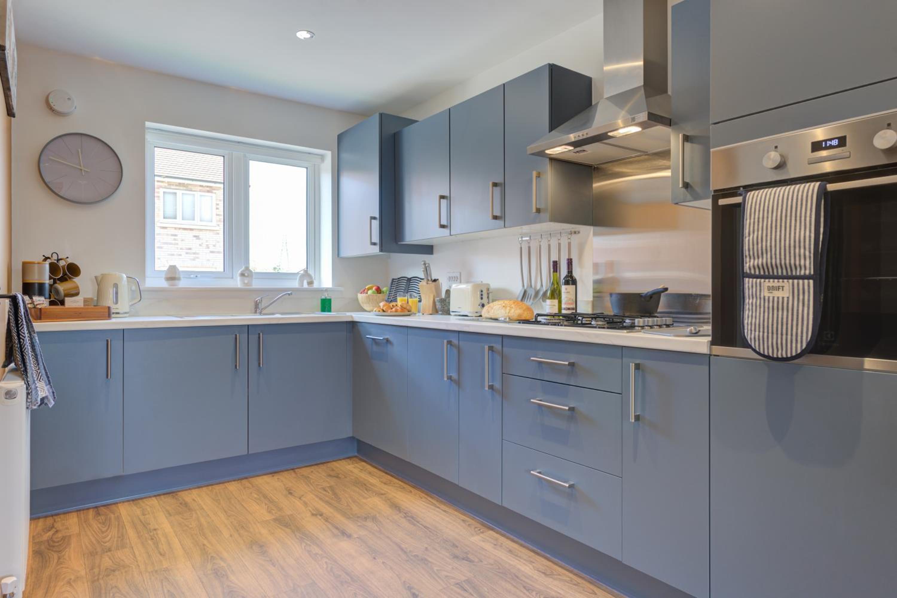 Marriott House sleeps 5 in Bourne with parking