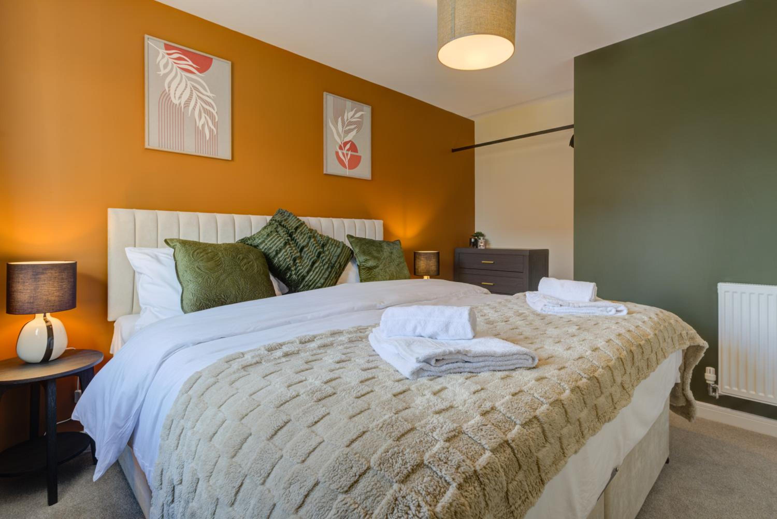 Marriott House sleeps 5 in Bourne with parking