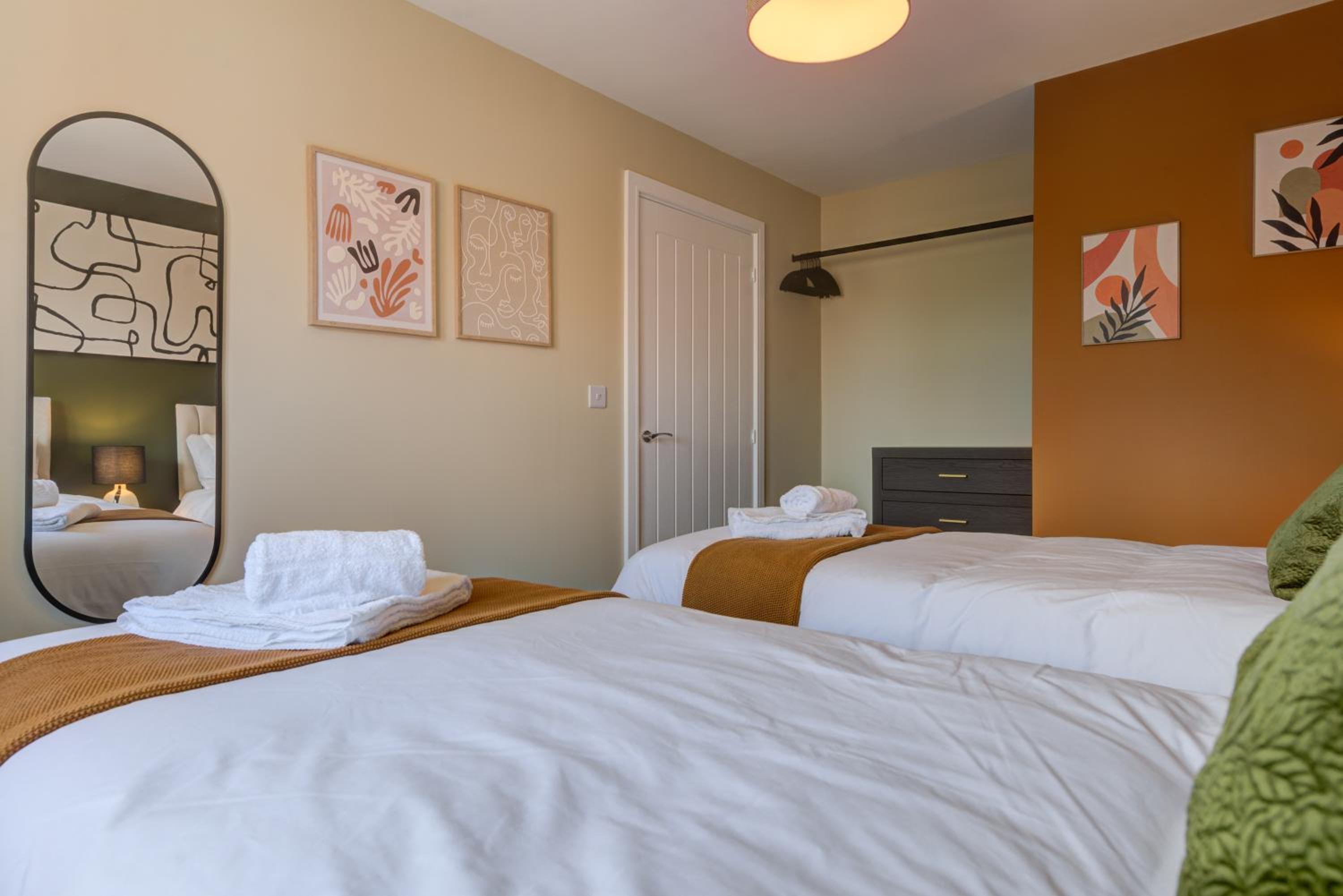 Marriott House sleeps 5 in Bourne with parking