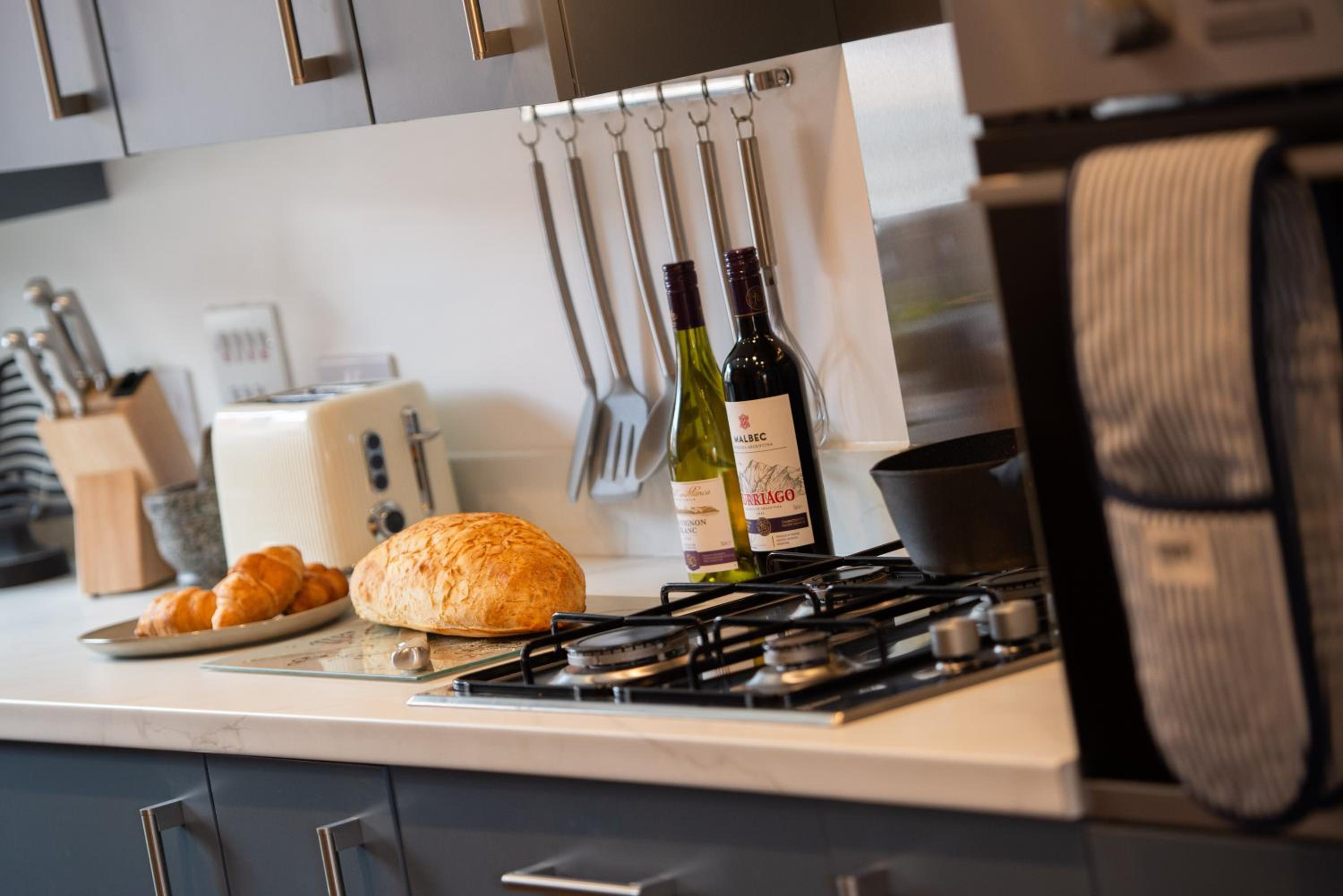 Marriott House sleeps 5 in Bourne with parking