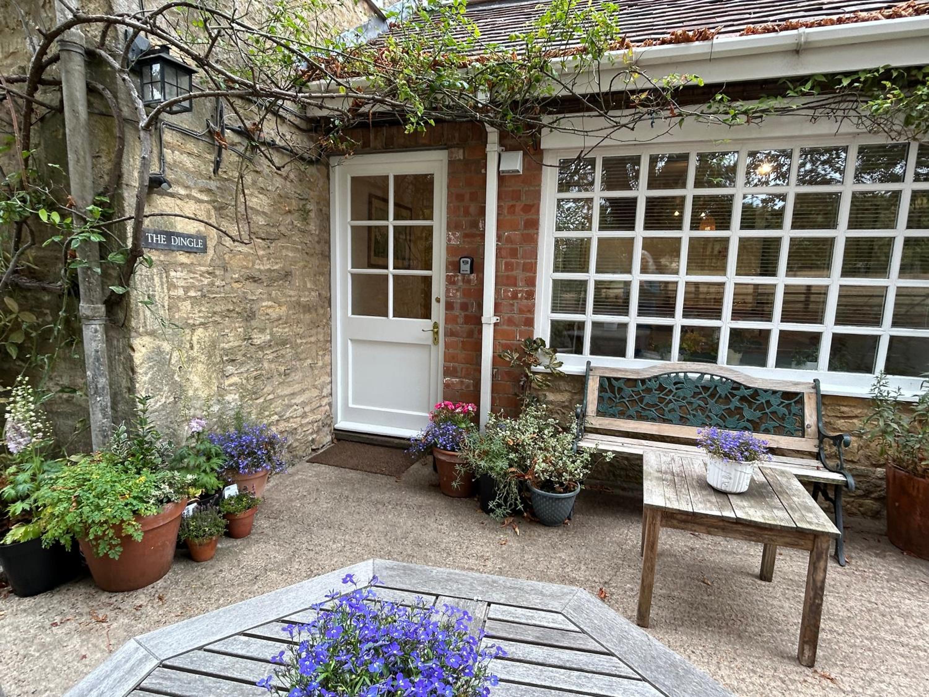 Four Seasons Cottage - in the Cotswolds