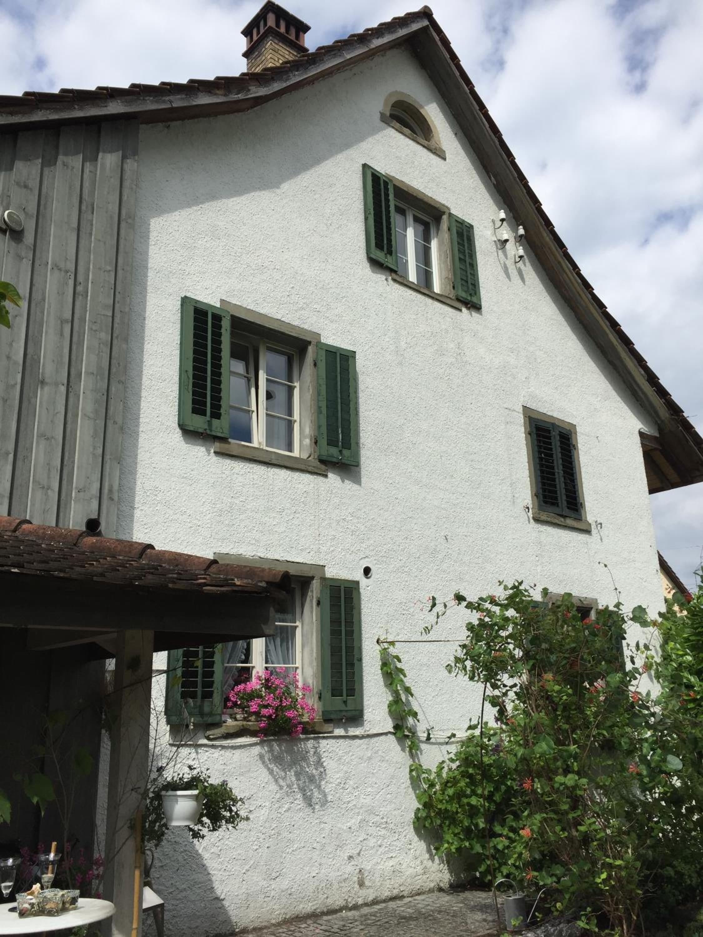 Airport Zürich Elwiras B & B