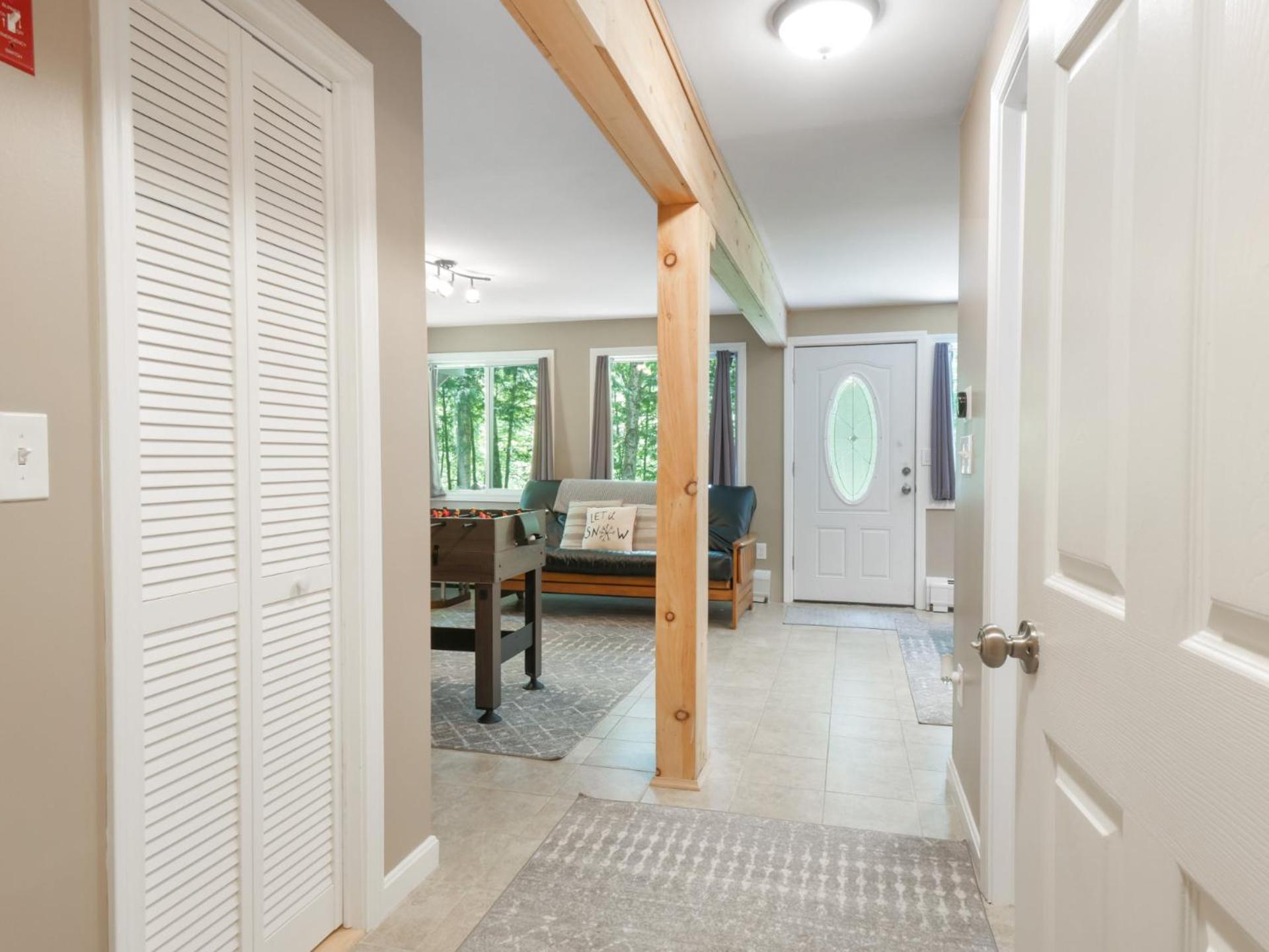 Cozy 2BR Mountain Retreat Near Killington Resort - Pet Friendly, Fireplace, Foosball