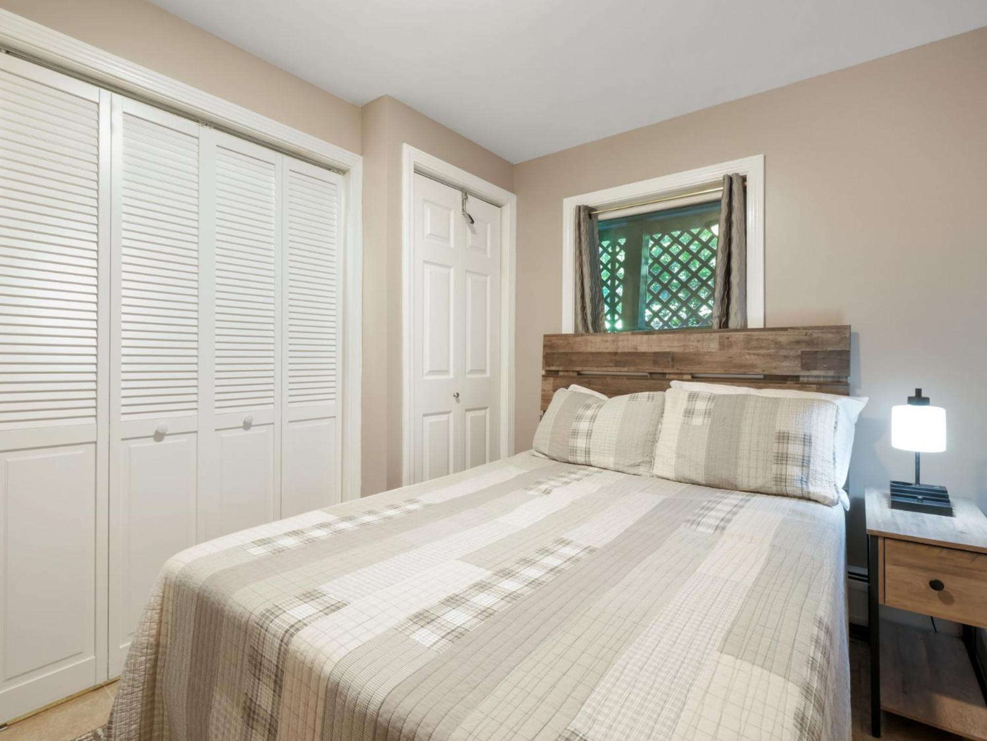 Cozy 2BR Mountain Retreat Near Killington Resort - Pet Friendly, Fireplace, Foosball