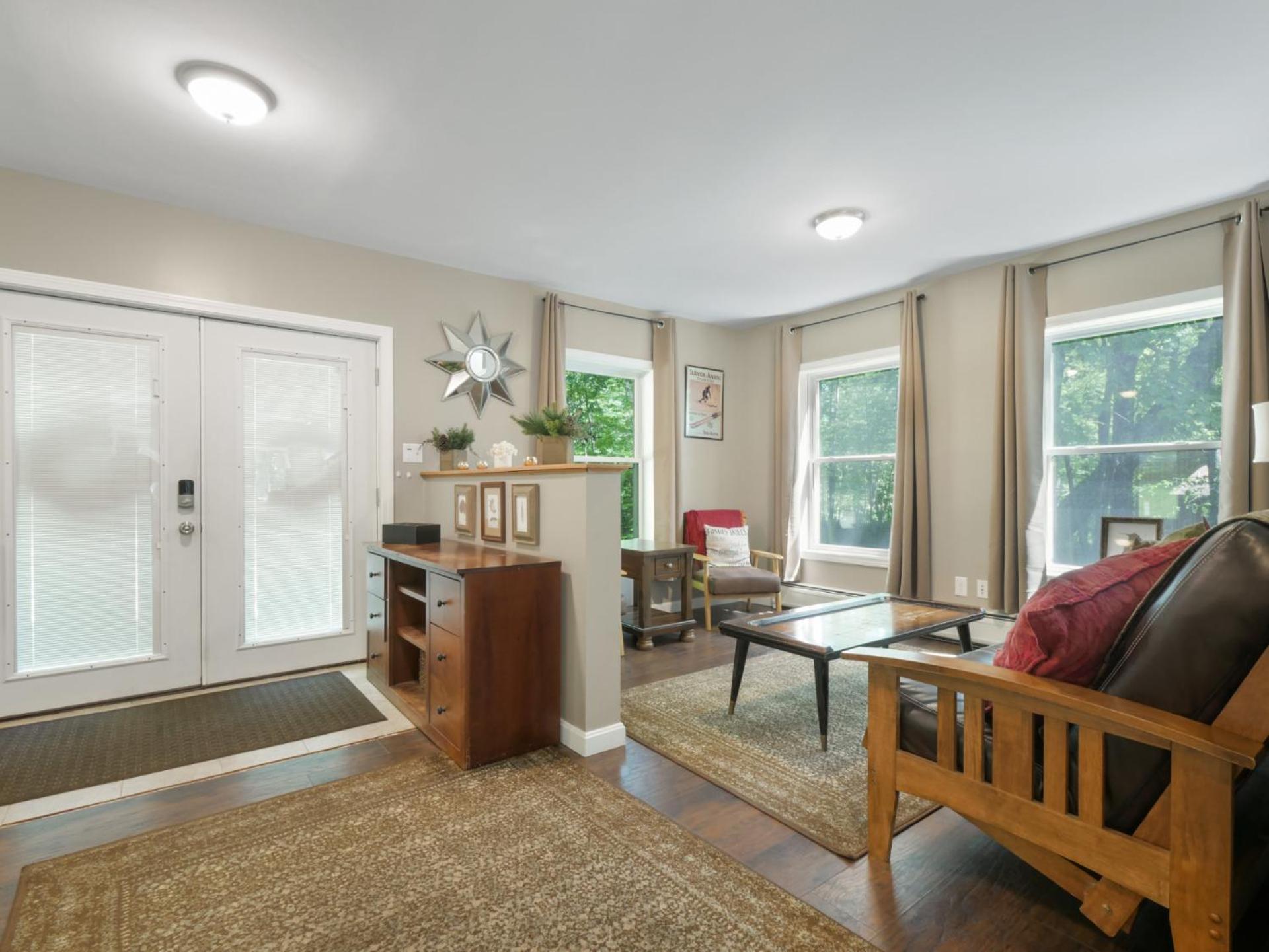 Cozy 3BR Retreat Near Killington Resort - Fireplace, Pet Friendly