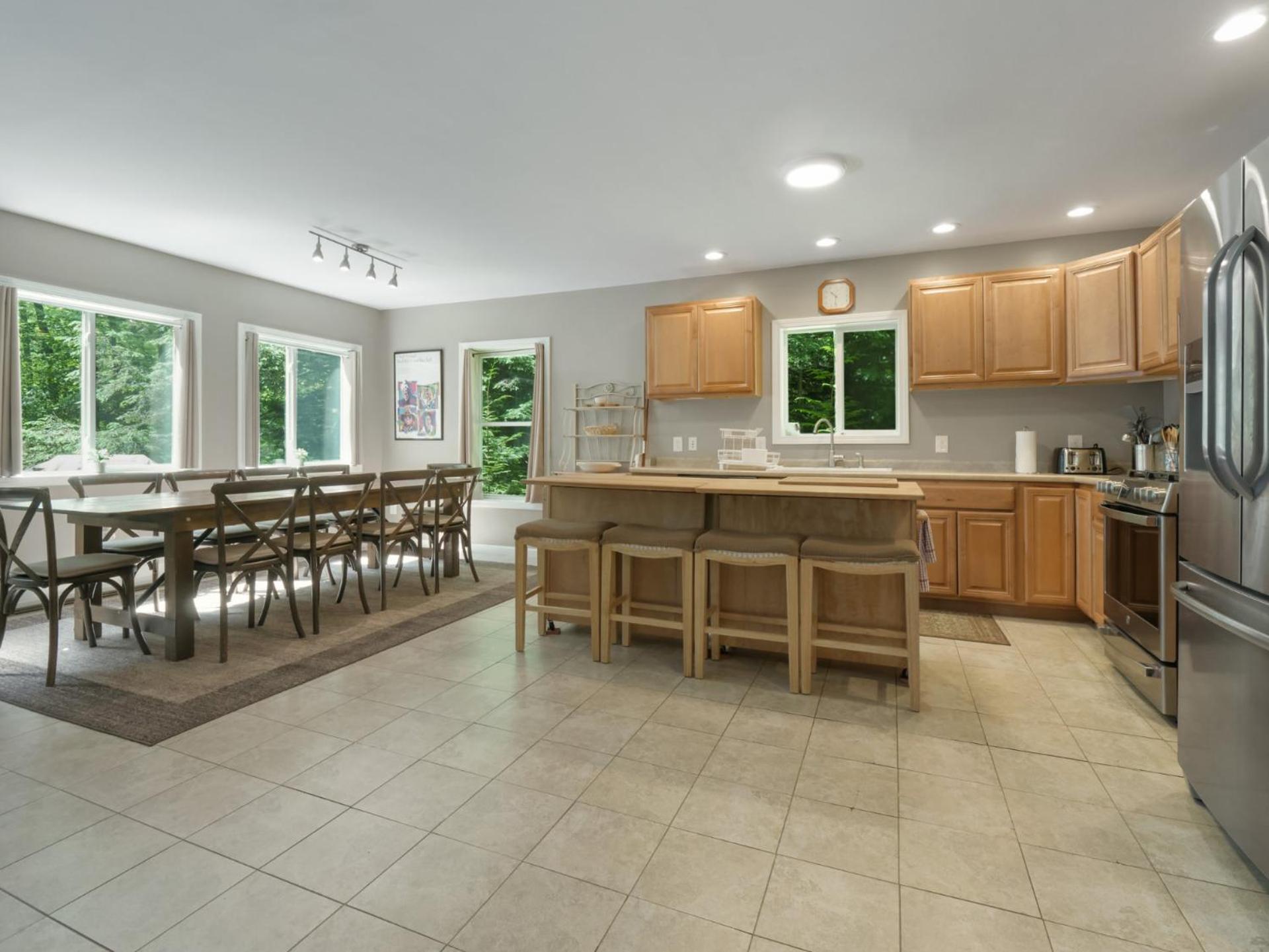 Cozy 3BR Retreat Near Killington Resort - Fireplace, Pet Friendly