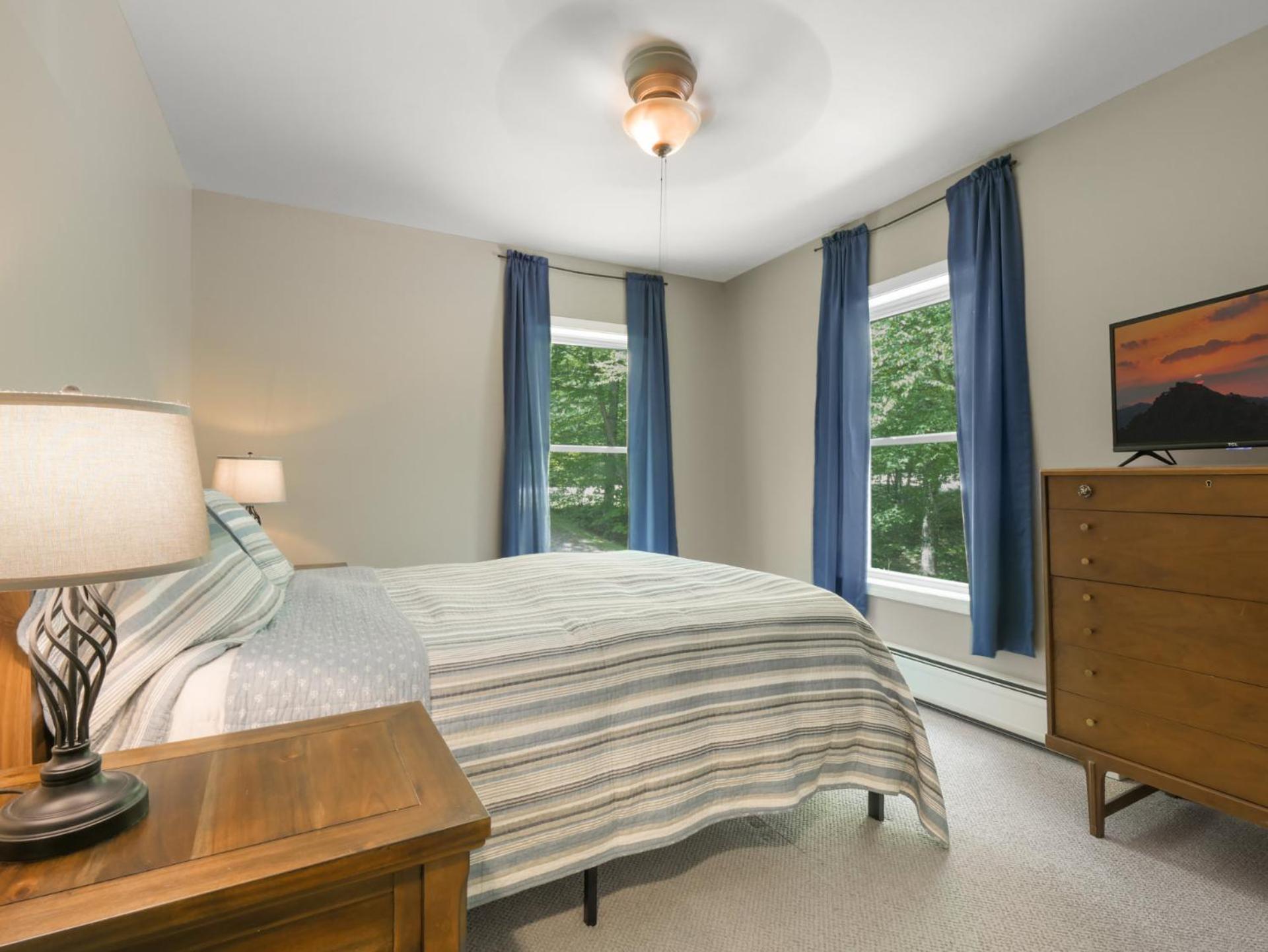 Cozy 3BR Retreat Near Killington Resort - Fireplace, Pet Friendly
