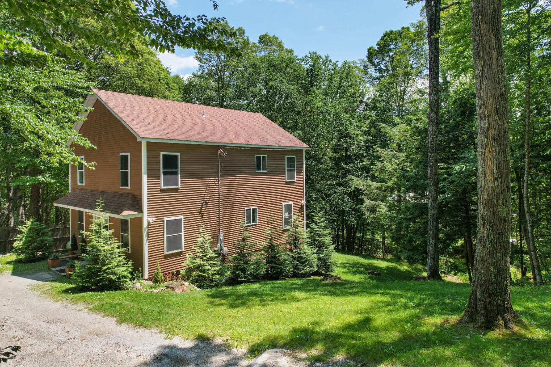 Cozy 3BR Retreat Near Killington Resort - Fireplace, Pet Friendly