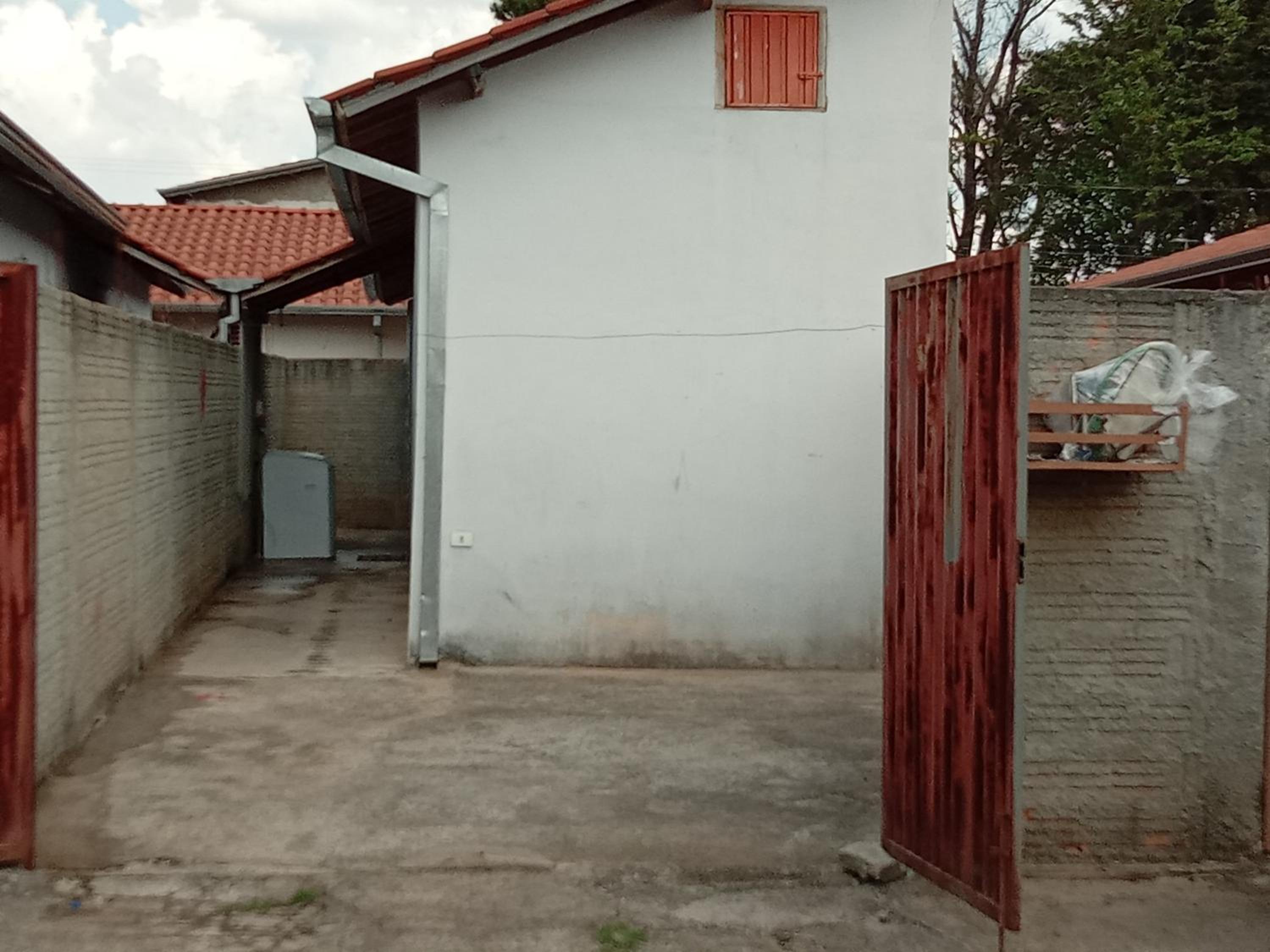 Casa independente e espaçosa