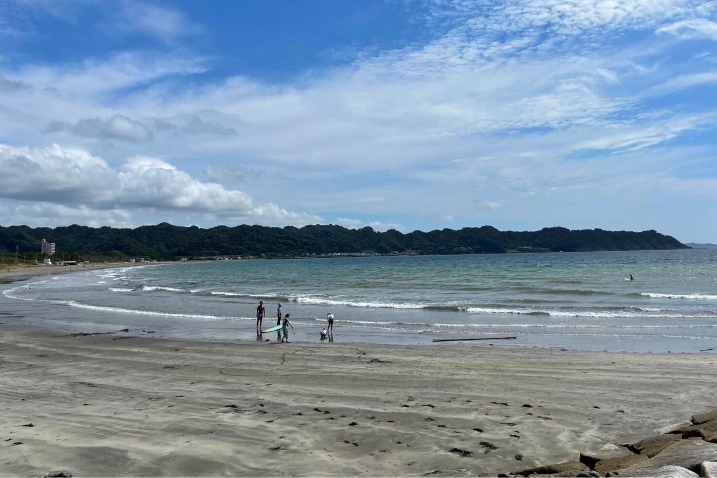 南房総の海と田園風景を眺める高台に佇む景色抜群のログハウス #一棟貸切 #グループや家族旅行におすすめ #BBQ可のお庭 #夕陽と海が綺麗に見えるテラス #星空が綺麗 #南房総 #osora