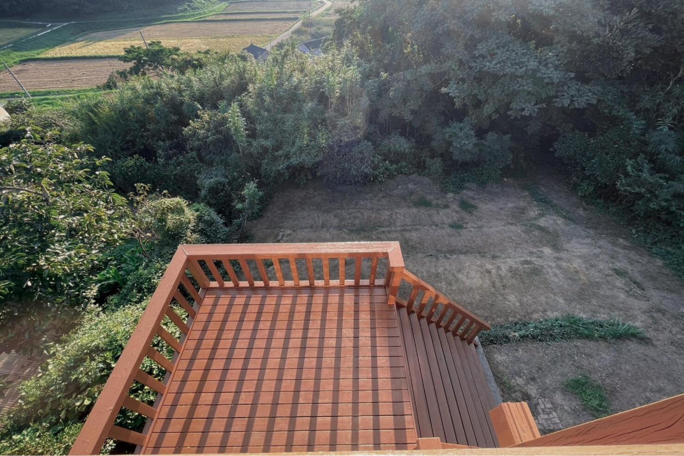 南房総の海と田園風景を眺める高台に佇む景色抜群のログハウス #一棟貸切 #グループや家族旅行におすすめ #BBQ可のお庭 #夕陽と海が綺麗に見えるテラス #星空が綺麗 #南房総 #osora