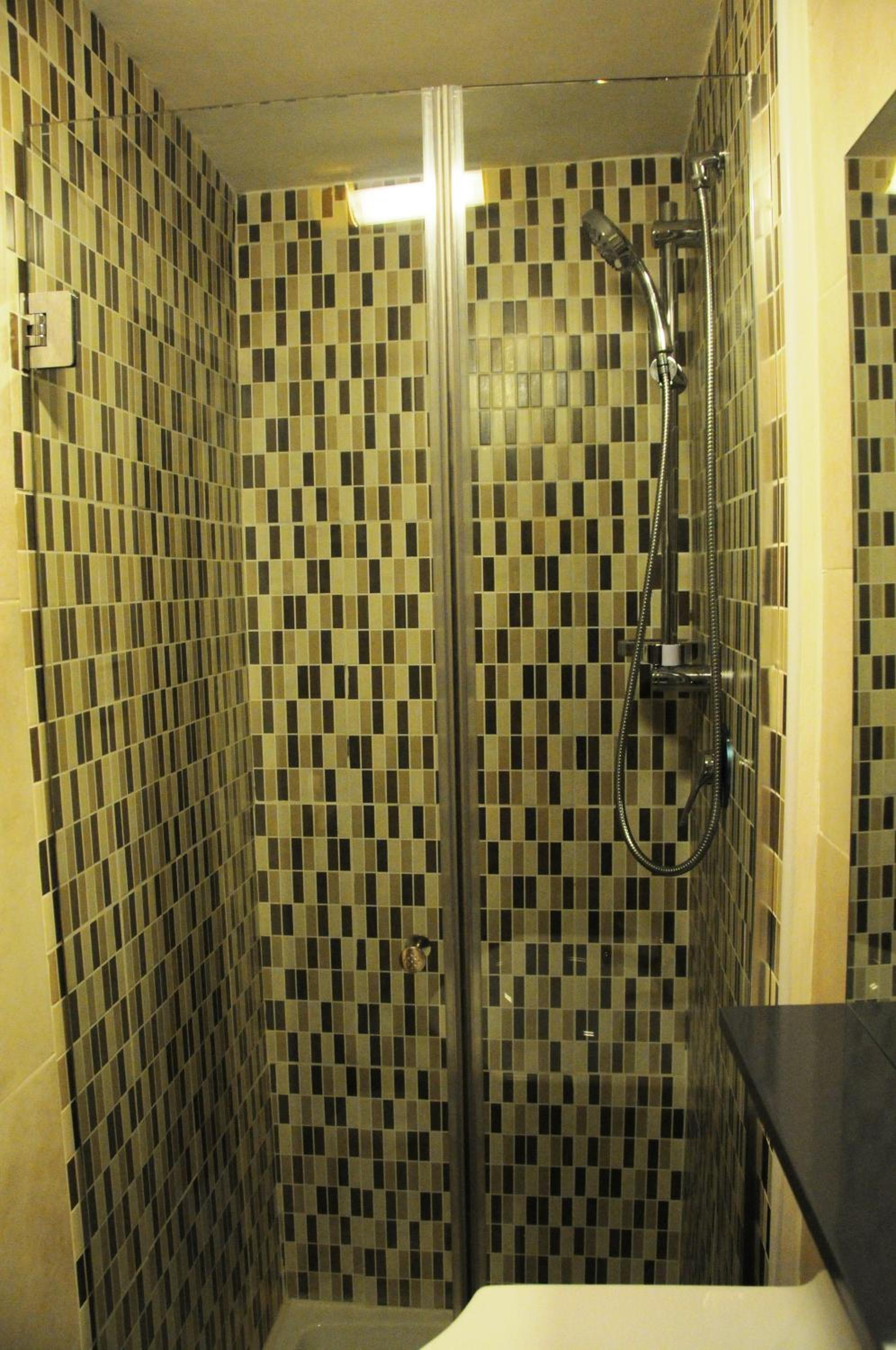 Little House en Naples — bathroom