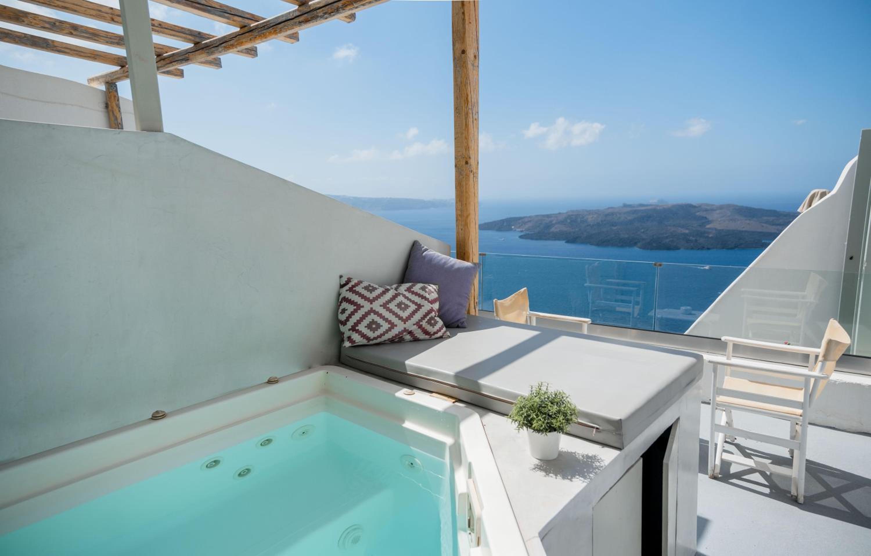 Cliff Aura Suites