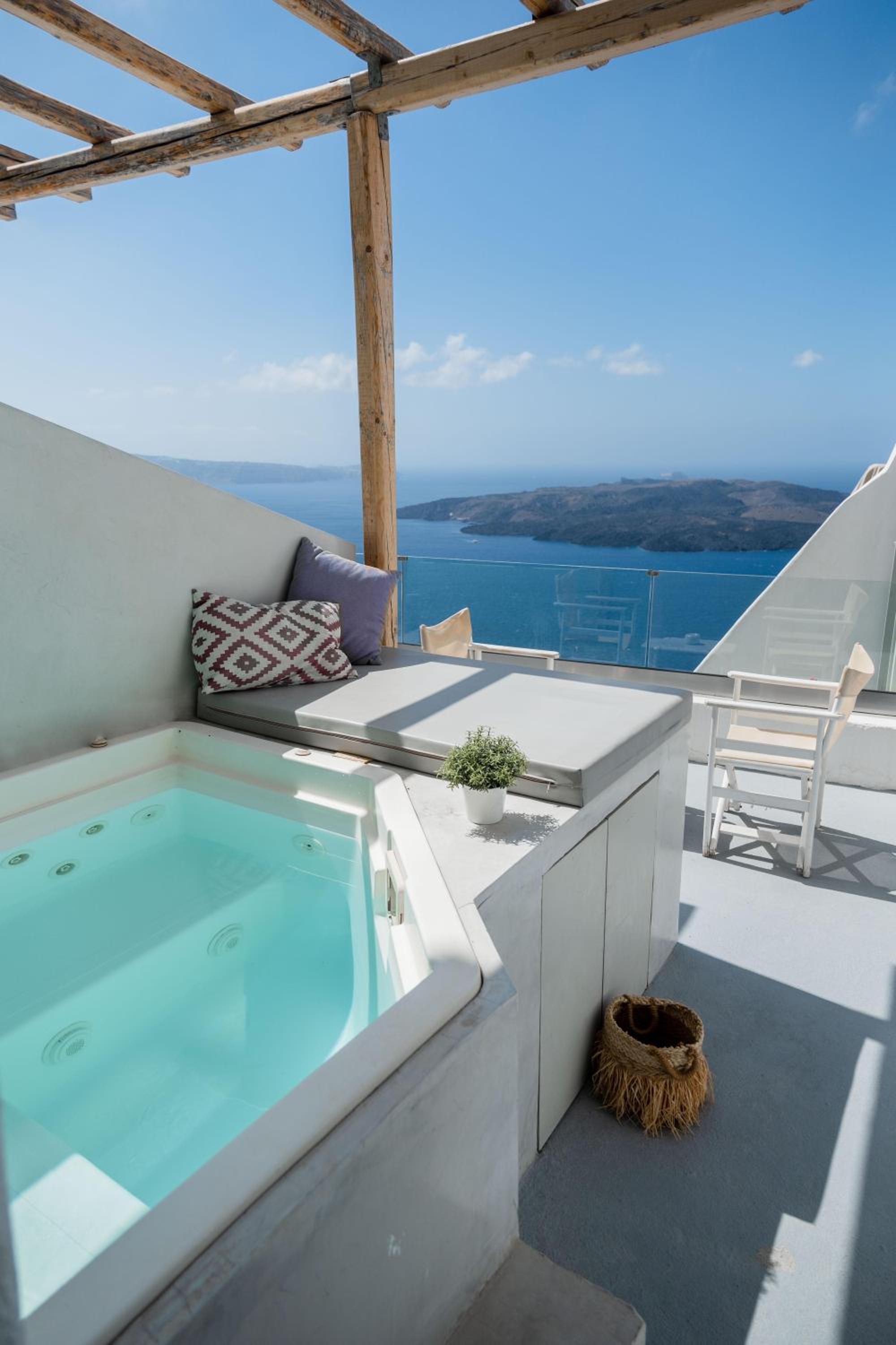 Cliff Aura Suites