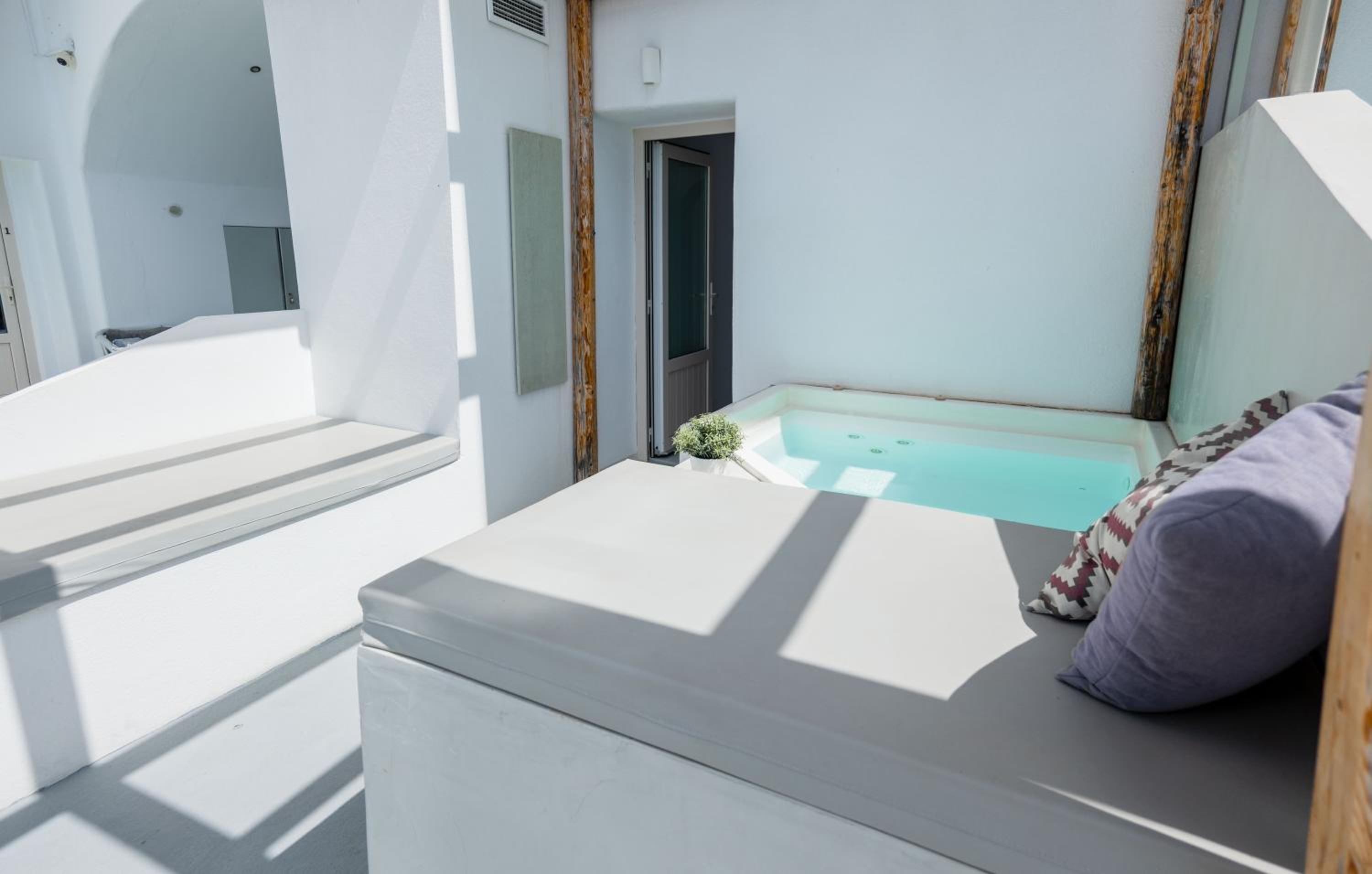Cliff Aura Suites