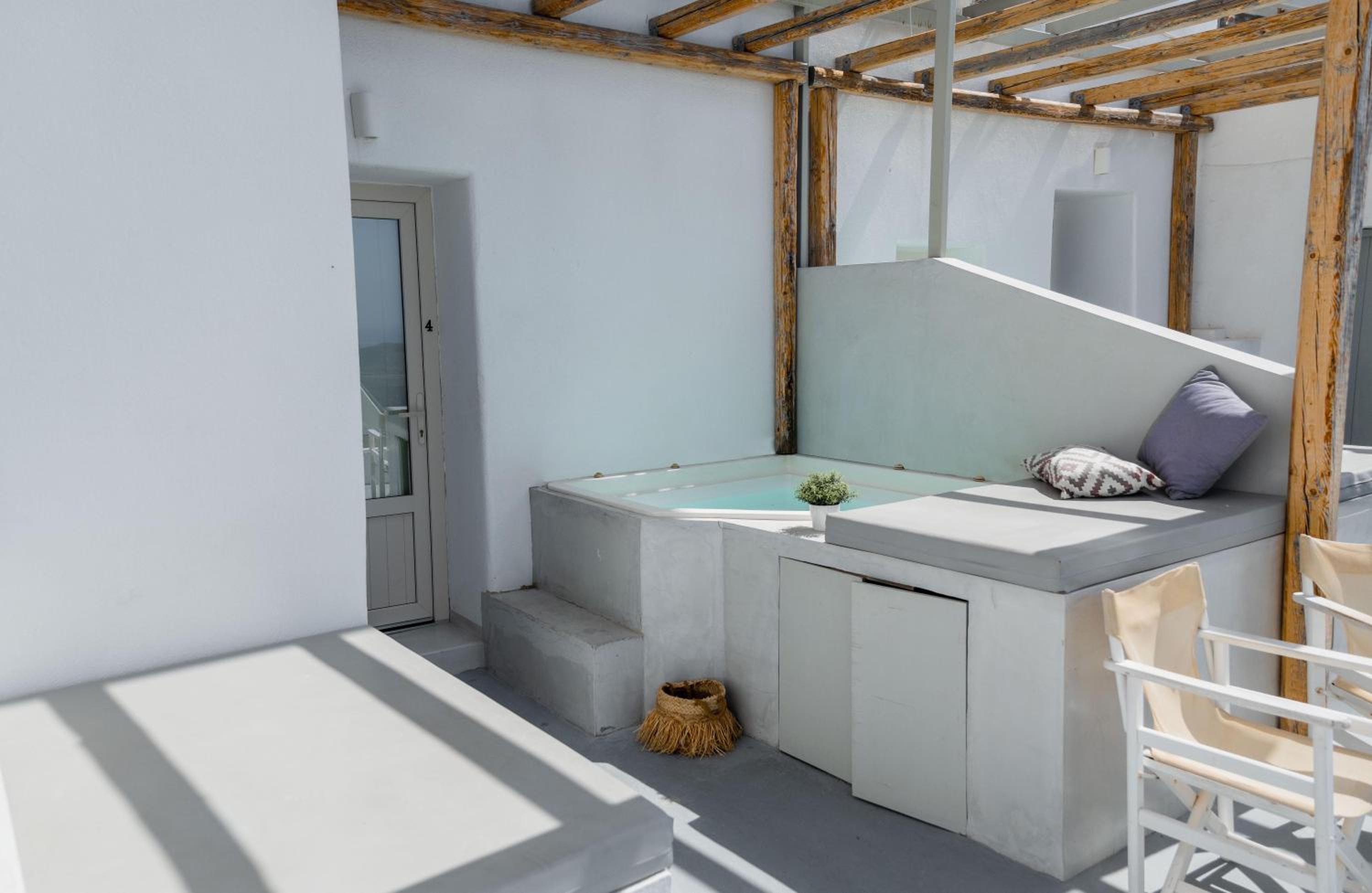 Cliff Aura Suites