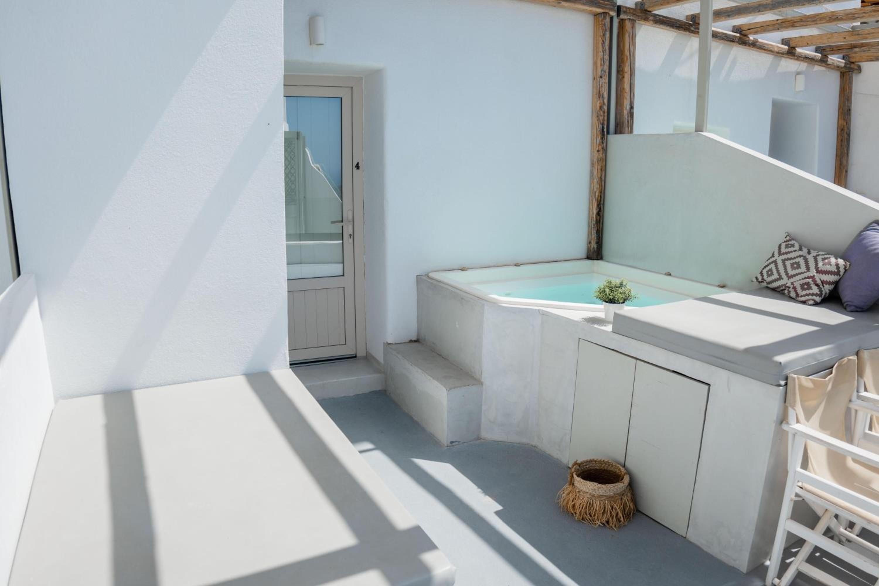 Cliff Aura Suites