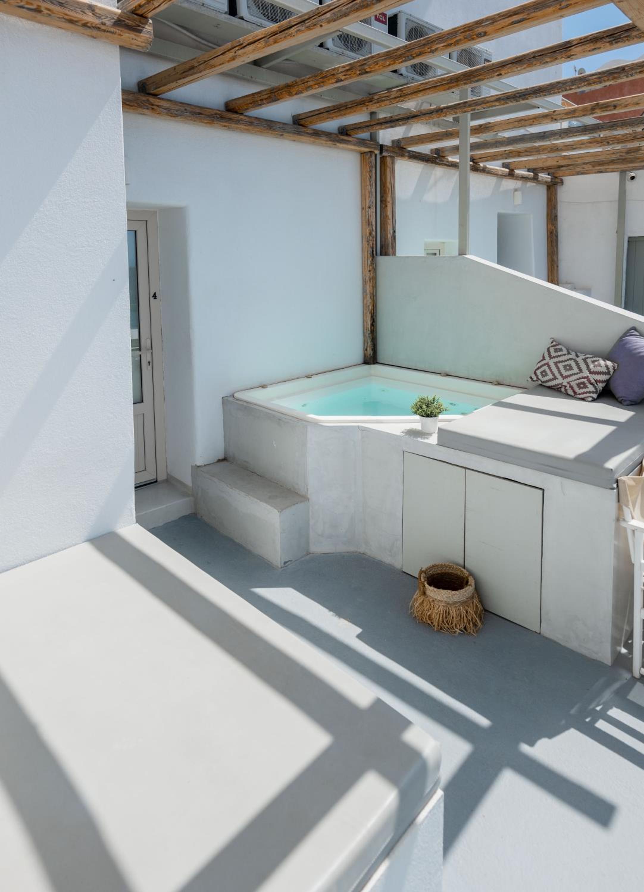 Cliff Aura Suites