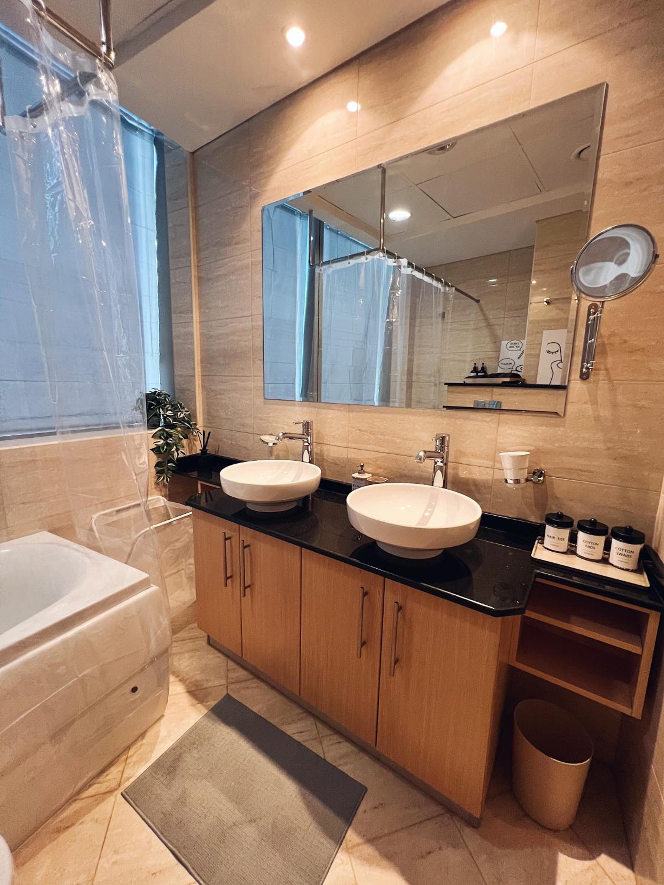 Dubai Marina Modern 1 Bedroom Apartment - steps to tram & Marina Walk
