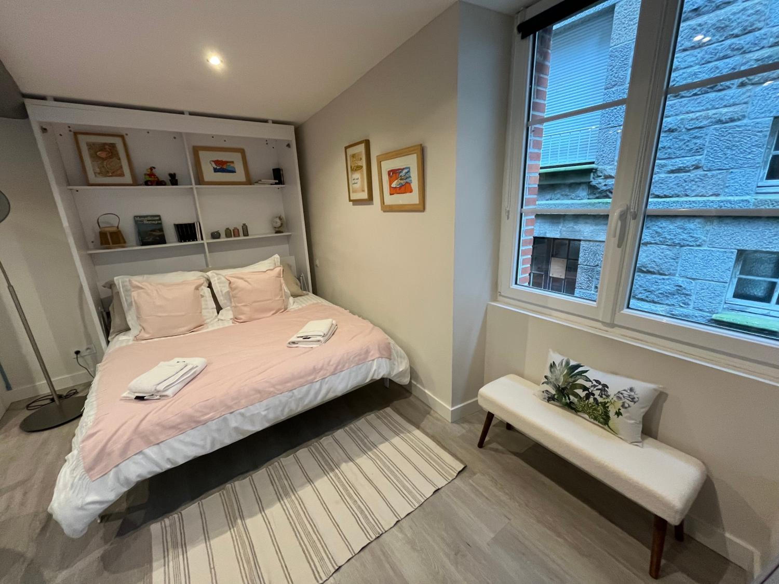 Studio calme intra-muros à 150m de la plage