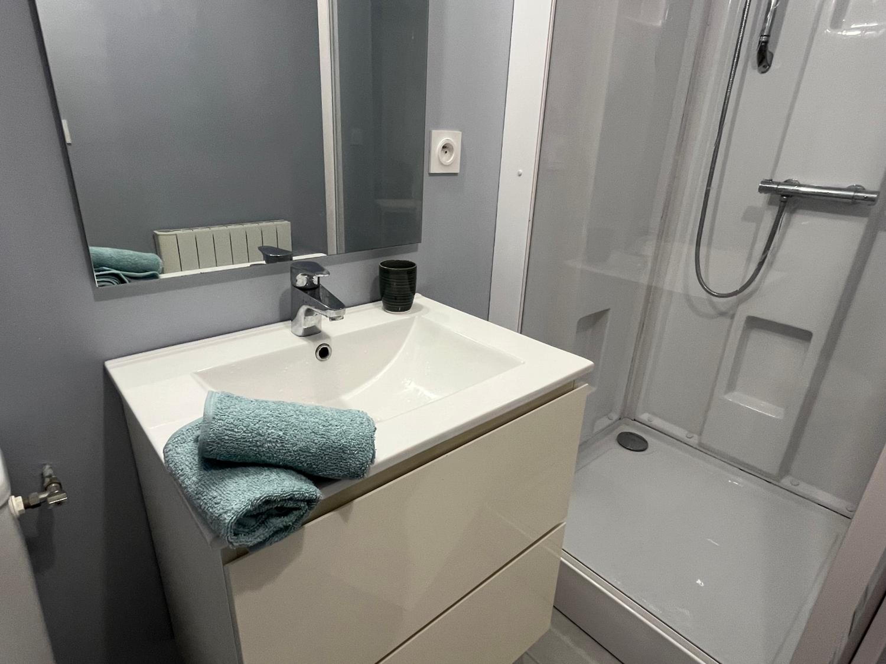 Studio calme intra-muros à 150m de la plage