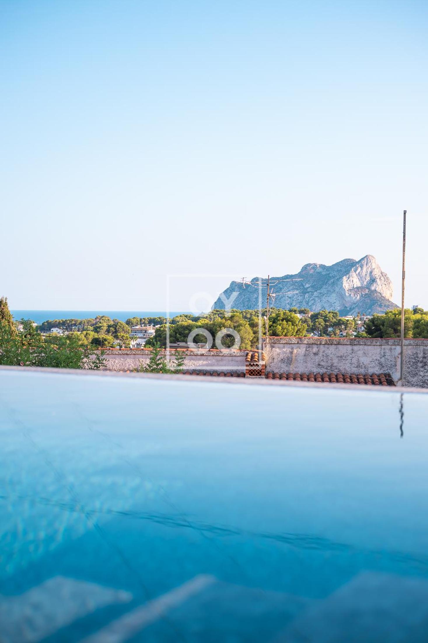 Villa Mar y Monte, saltwater pool, sea and mountain views, by OYOOSTAYS