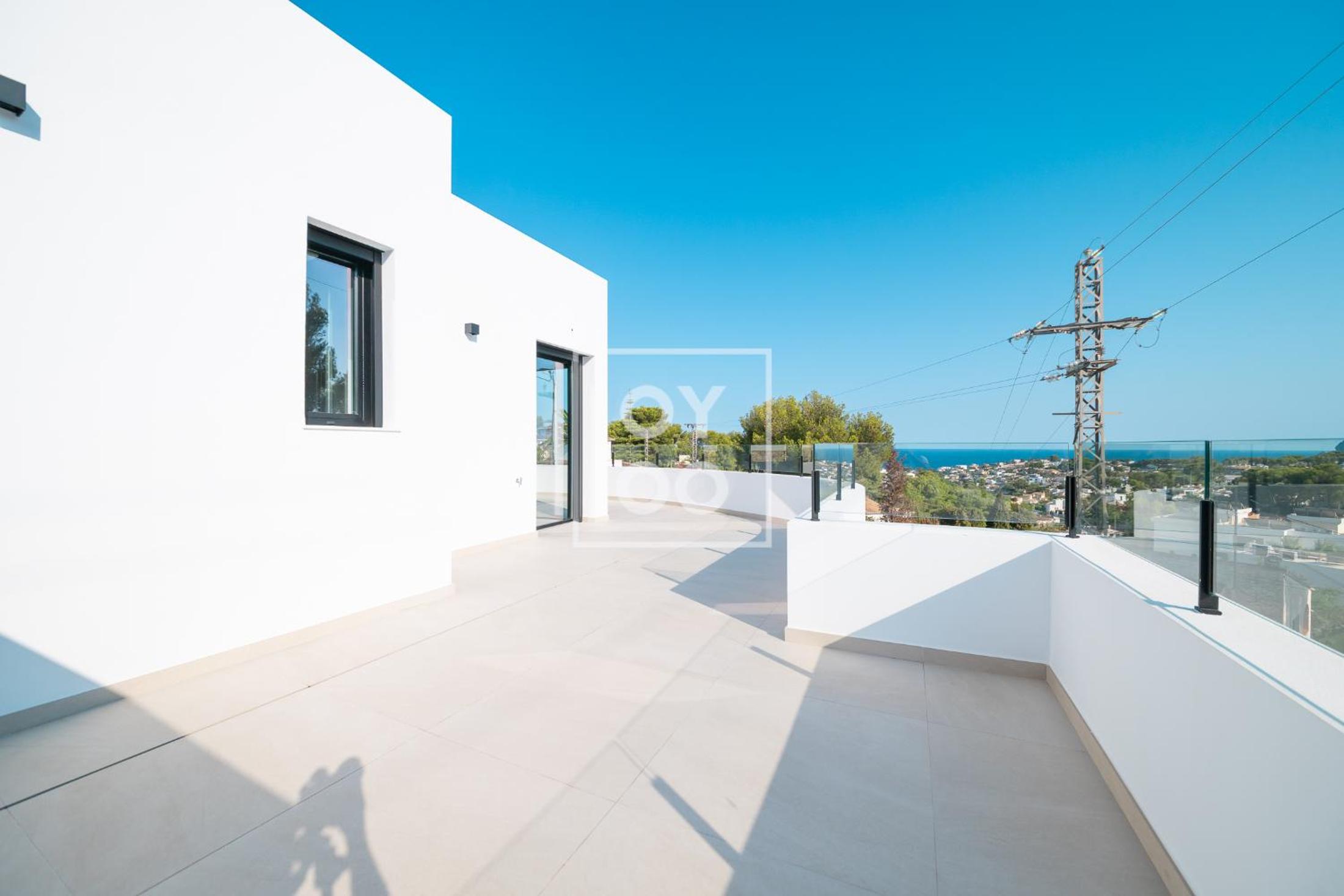 Villa Mar y Monte, saltwater pool, sea and mountain views, by OYOOSTAYS