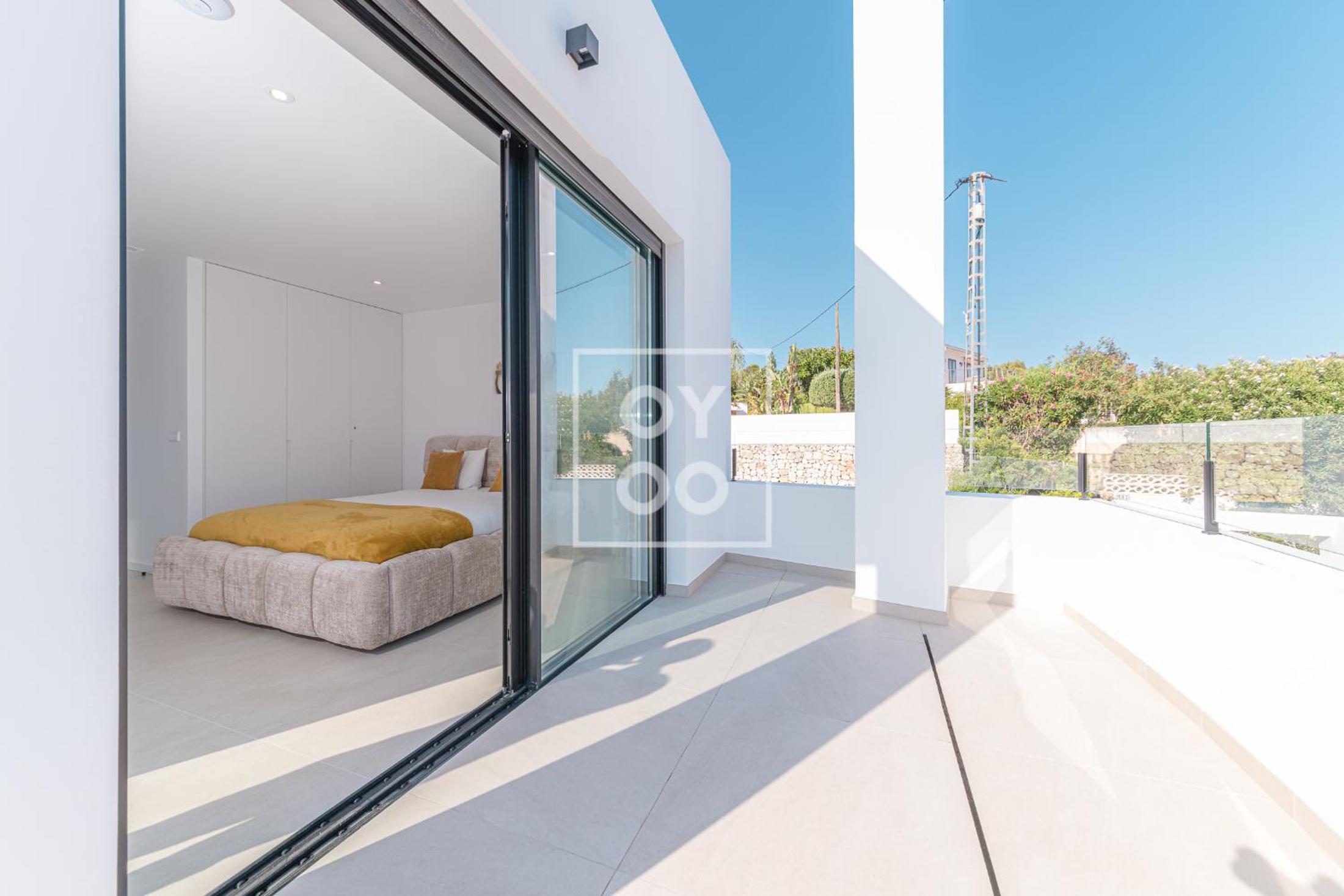 Villa Mar y Monte, saltwater pool, sea and mountain views, by OYOOSTAYS