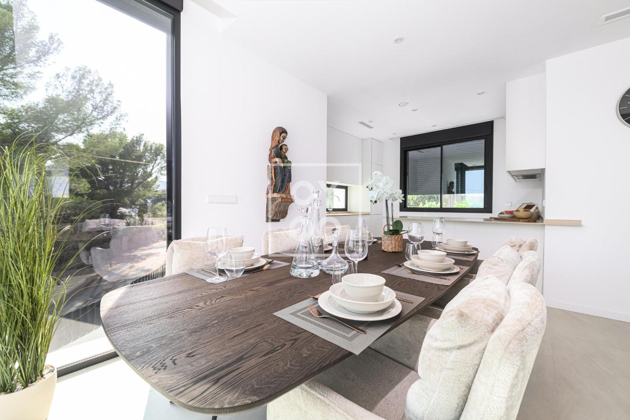 Villa Mar y Monte, saltwater pool, sea and mountain views, by OYOOSTAYS