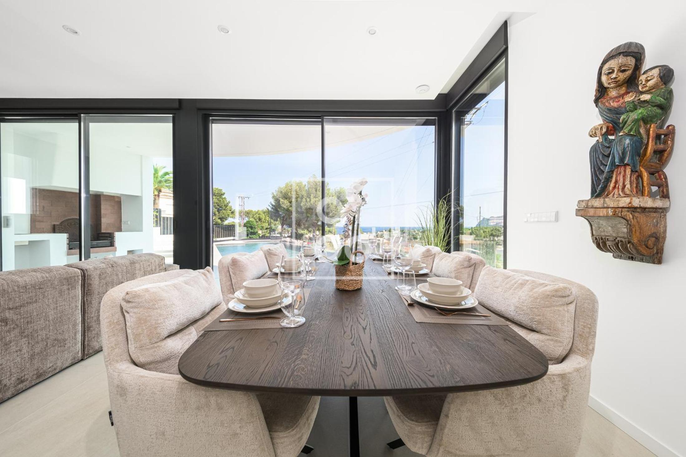 Villa Mar y Monte, saltwater pool, sea and mountain views, by OYOOSTAYS