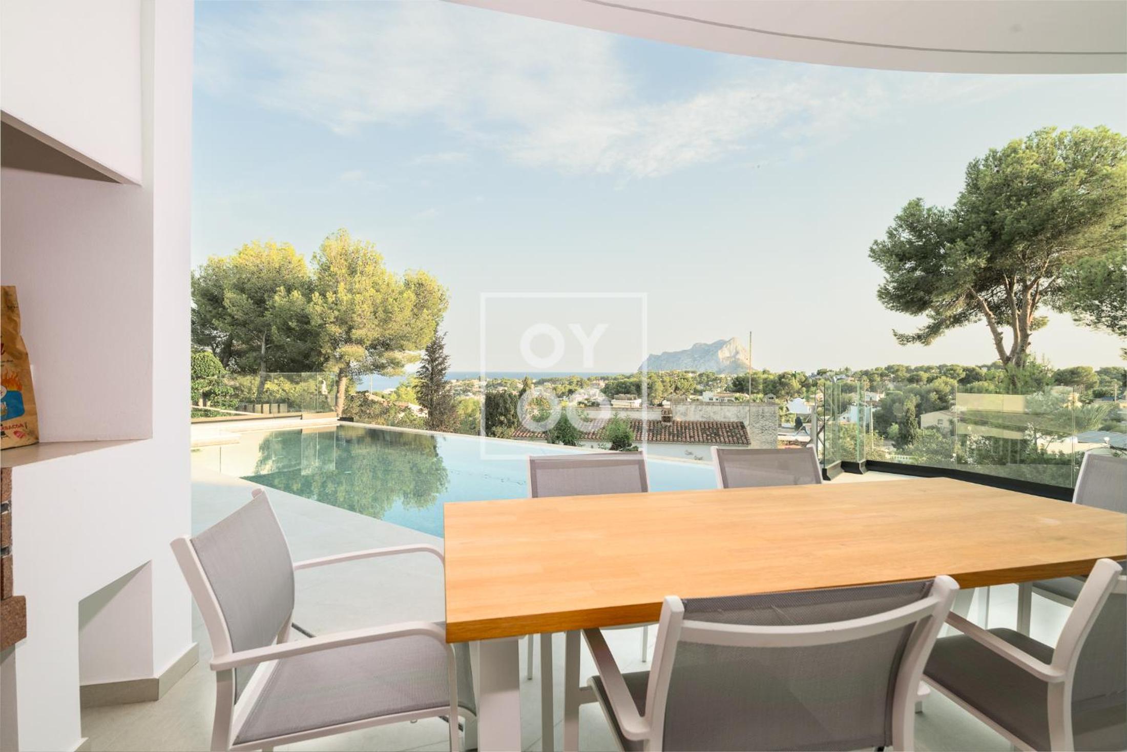 Villa Mar y Monte, saltwater pool, sea and mountain views, by OYOOSTAYS