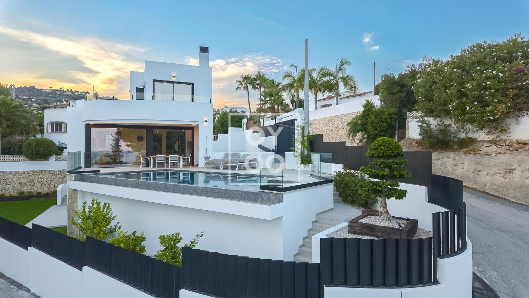 Villa Mar y Monte, saltwater pool, sea and mountain views, by OYOOSTAYS