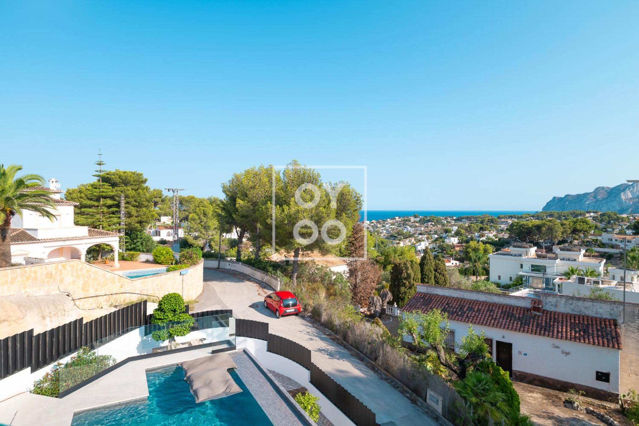 Villa Mar y Monte, saltwater pool, sea and mountain views, by OYOOSTAYS