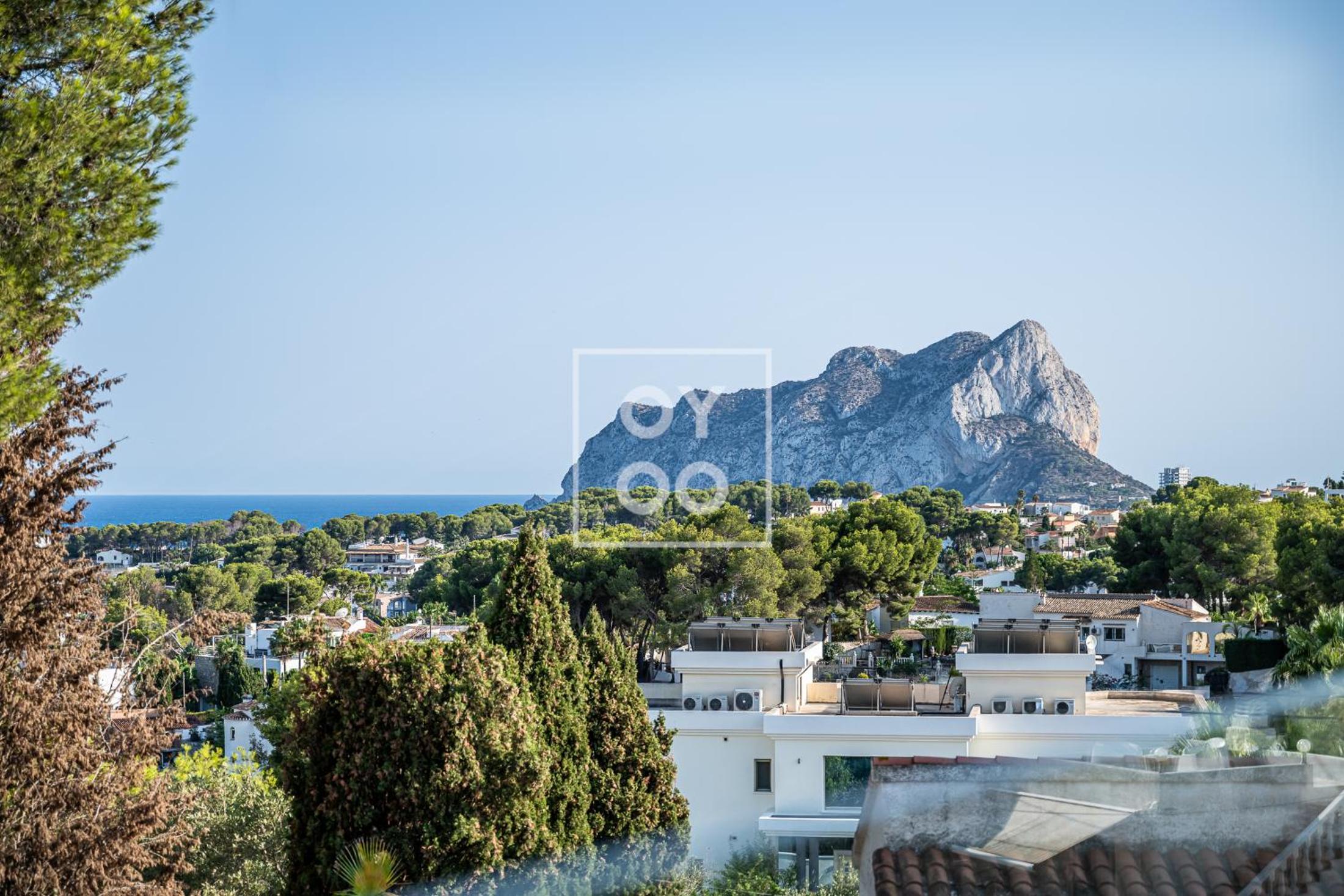 Villa Mar y Monte, saltwater pool, sea and mountain views, by OYOOSTAYS