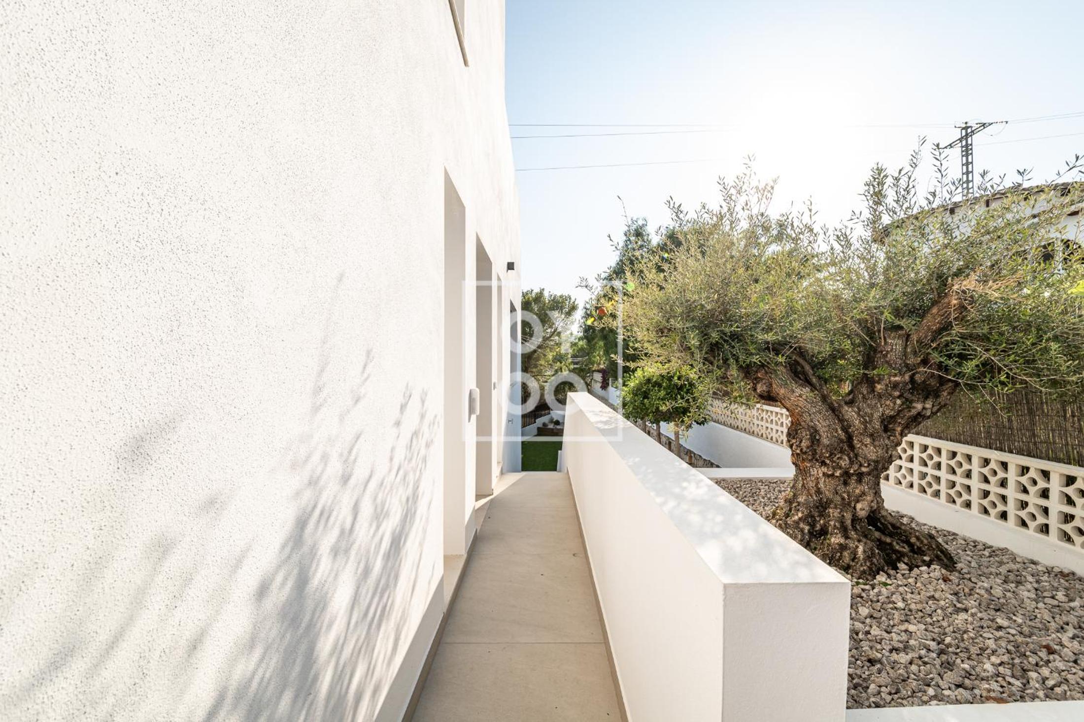 Villa Mar y Monte, saltwater pool, sea and mountain views, by OYOOSTAYS