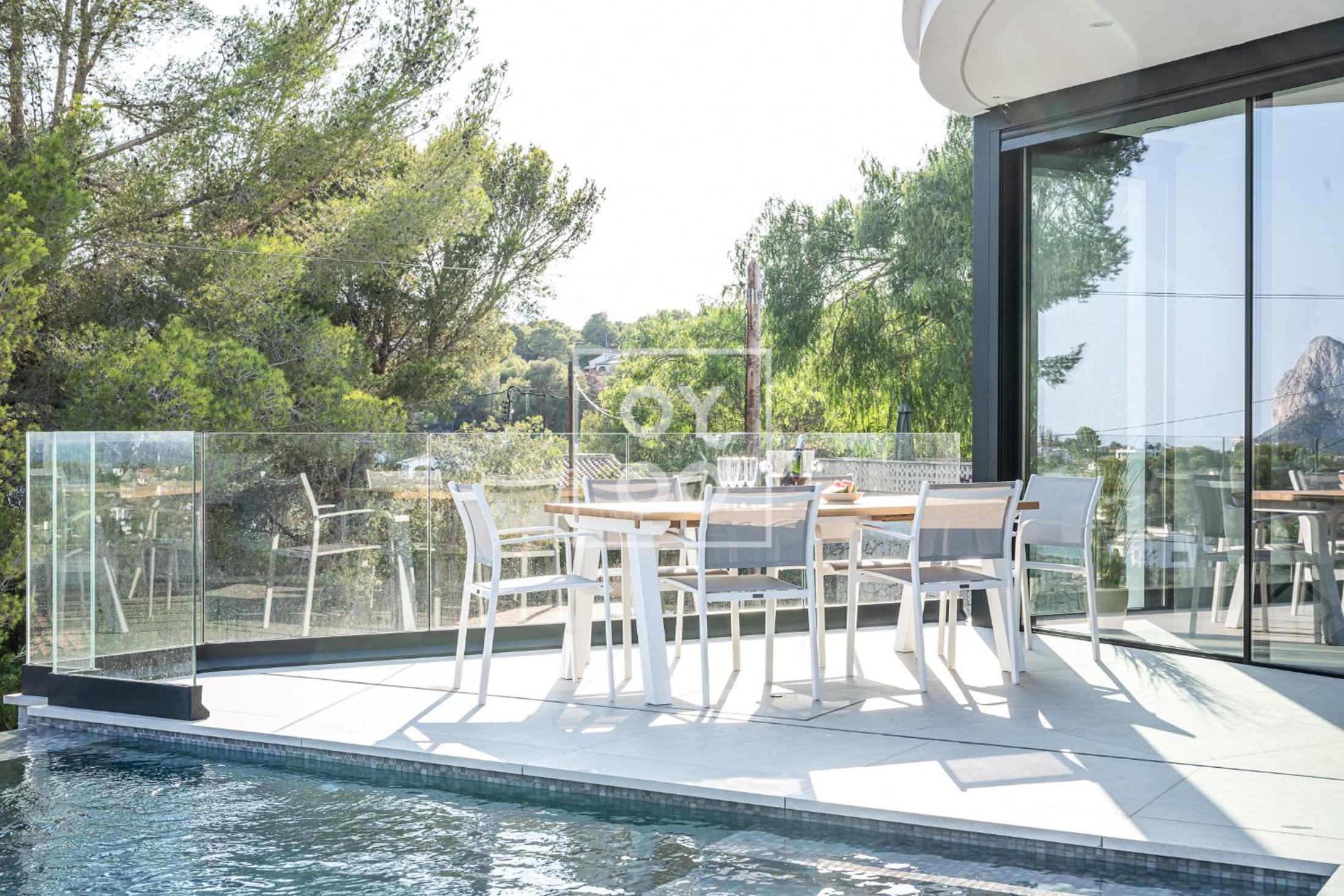 Villa Mar y Monte, saltwater pool, sea and mountain views, by OYOOSTAYS