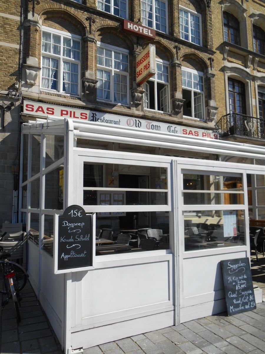 bar