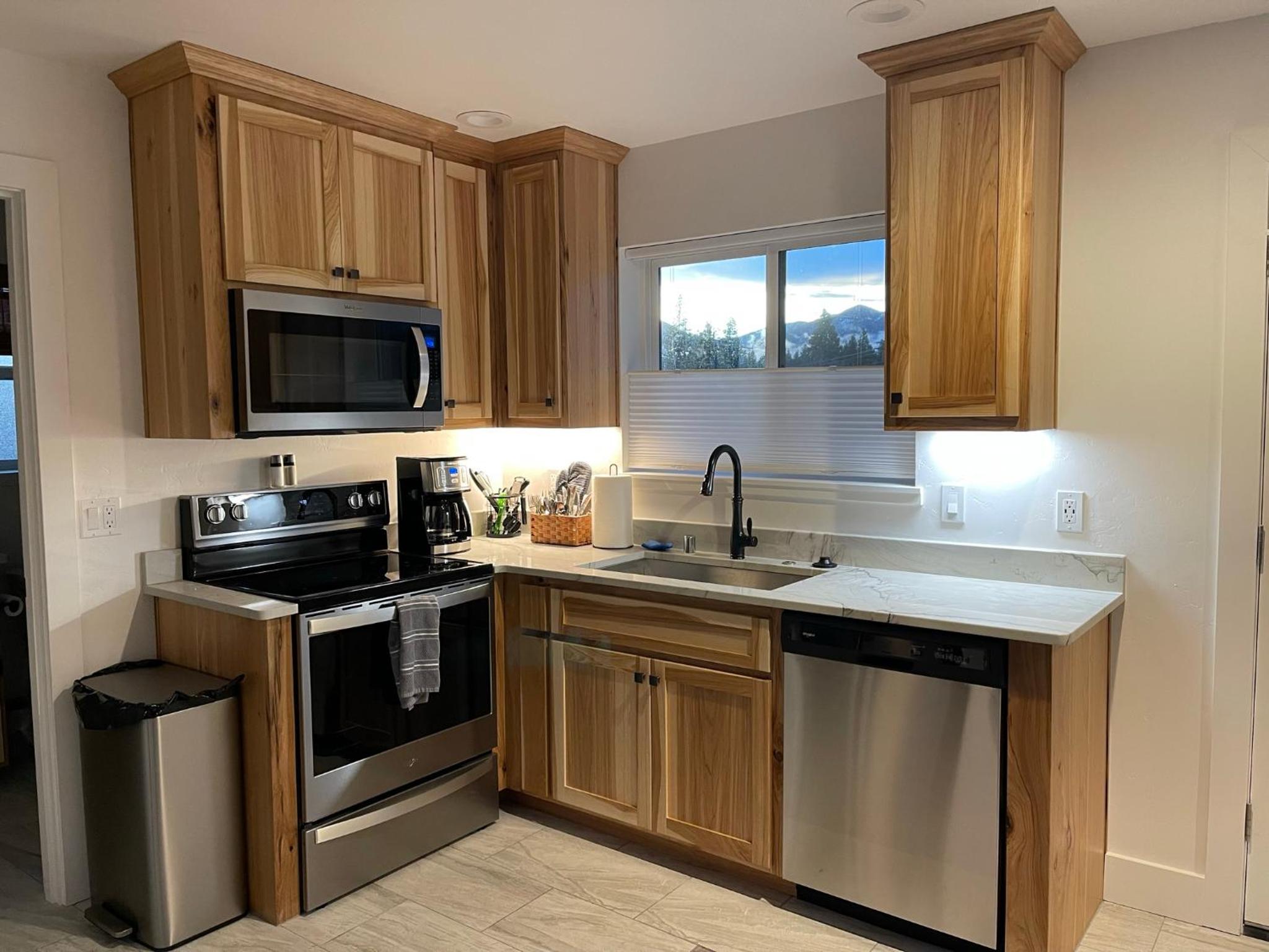 Newer Cozy Guest Cottage with Saltwater Spa!