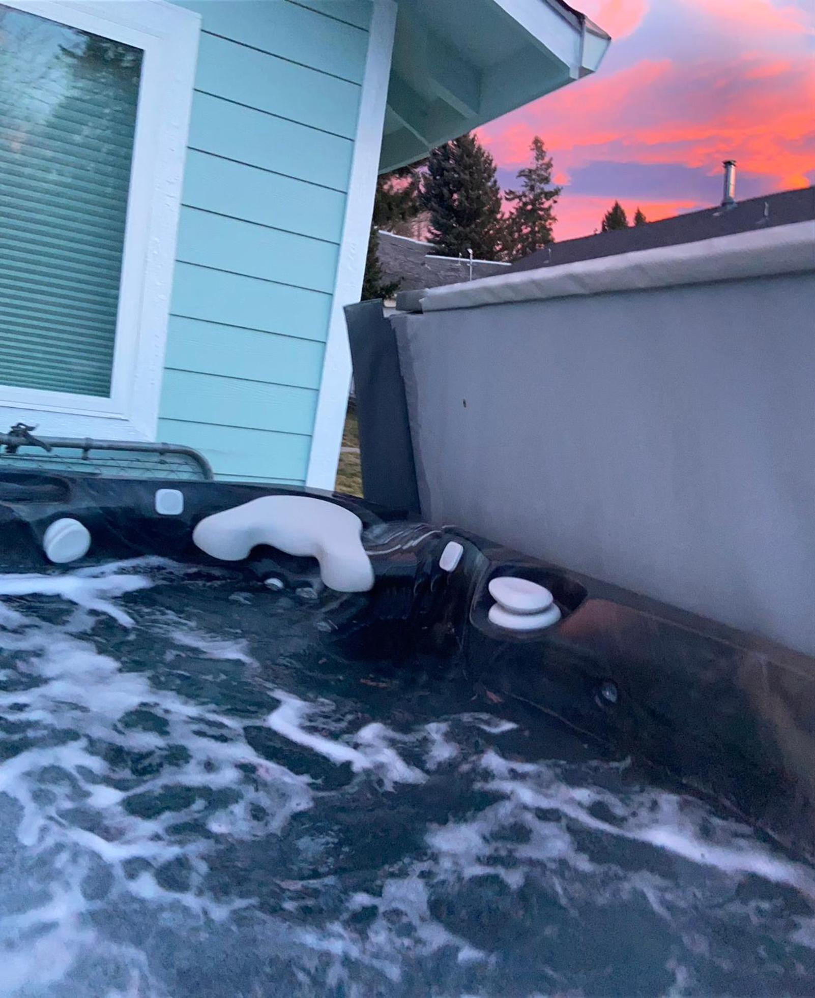 Newer Cozy Guest Cottage with Saltwater Spa!
