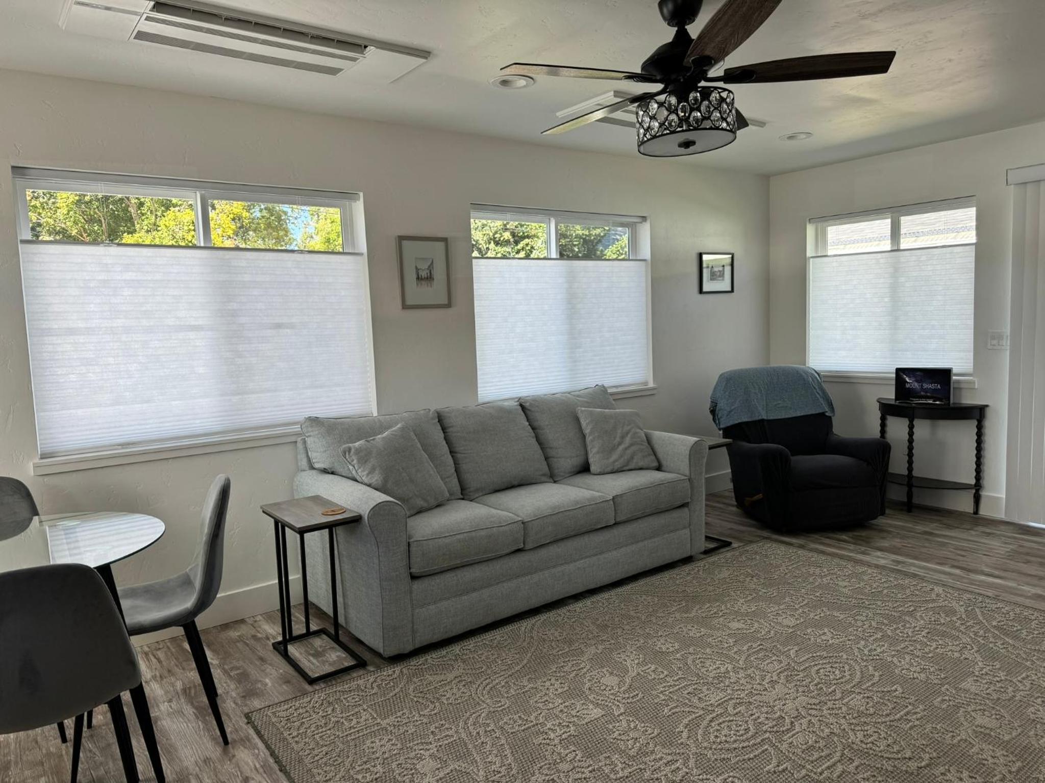 Newer Cozy Guest Cottage with Saltwater Spa!
